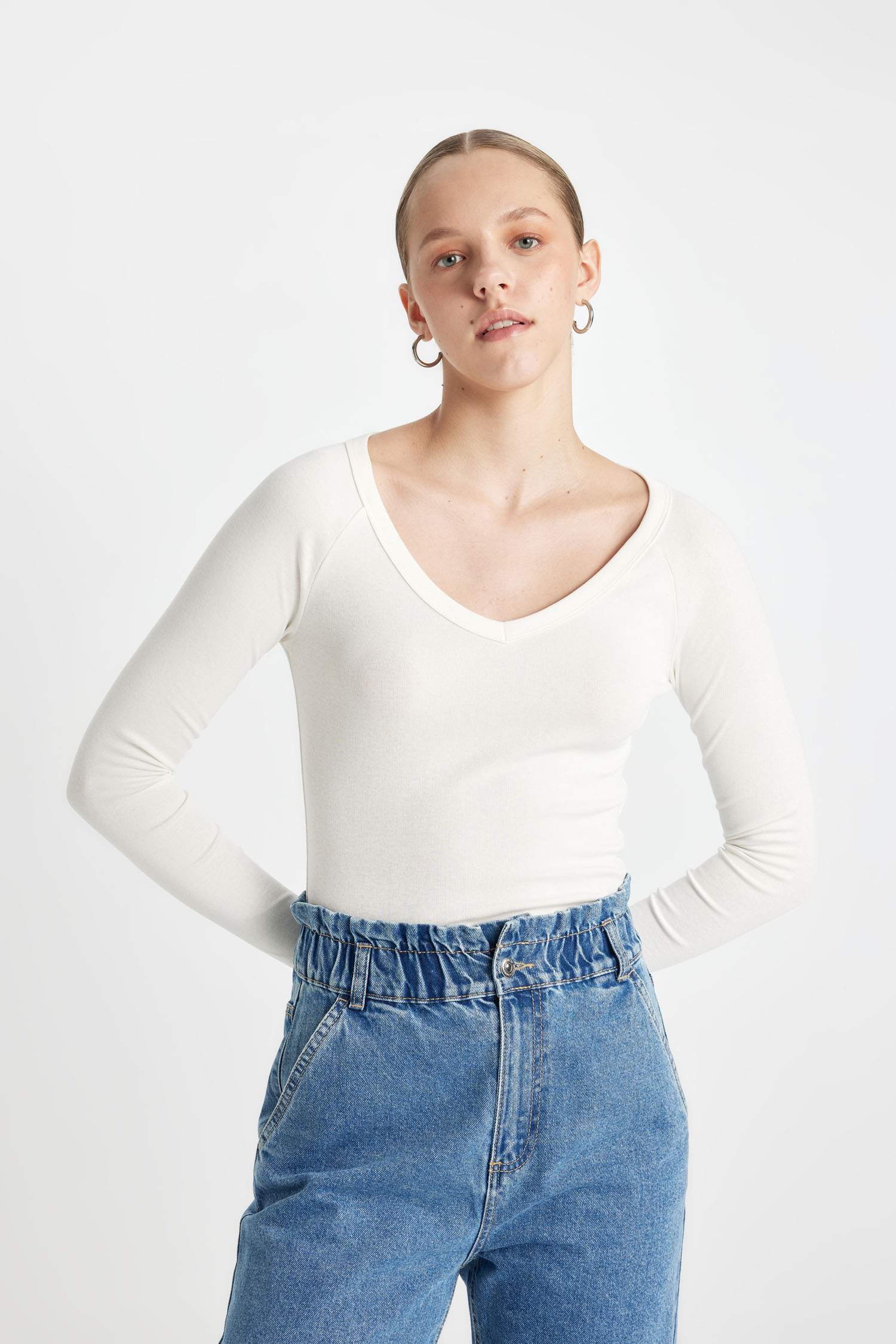 تيشيرت كم طويل سليم فيت مضلع بياقة V