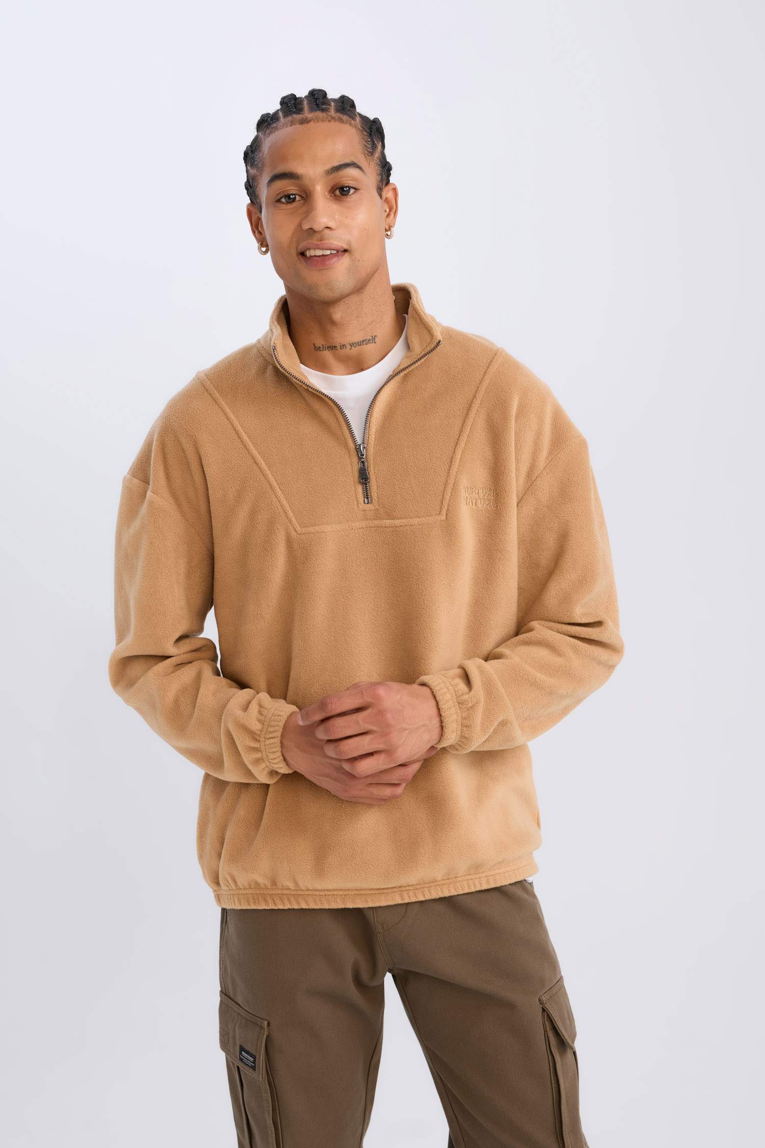 Comfort Regular Fit Rahat Kalıp Dik Yaka Baskılı Polar Sweatshirt