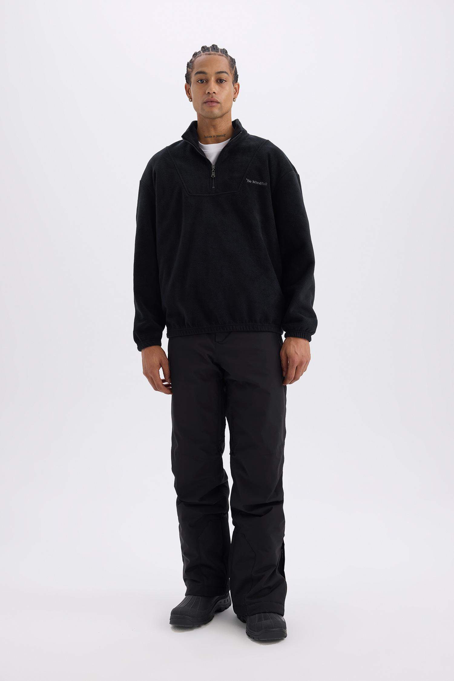 سويت شيرت اسود قطيفة قصة مريحة بياقة عالية بسوسته