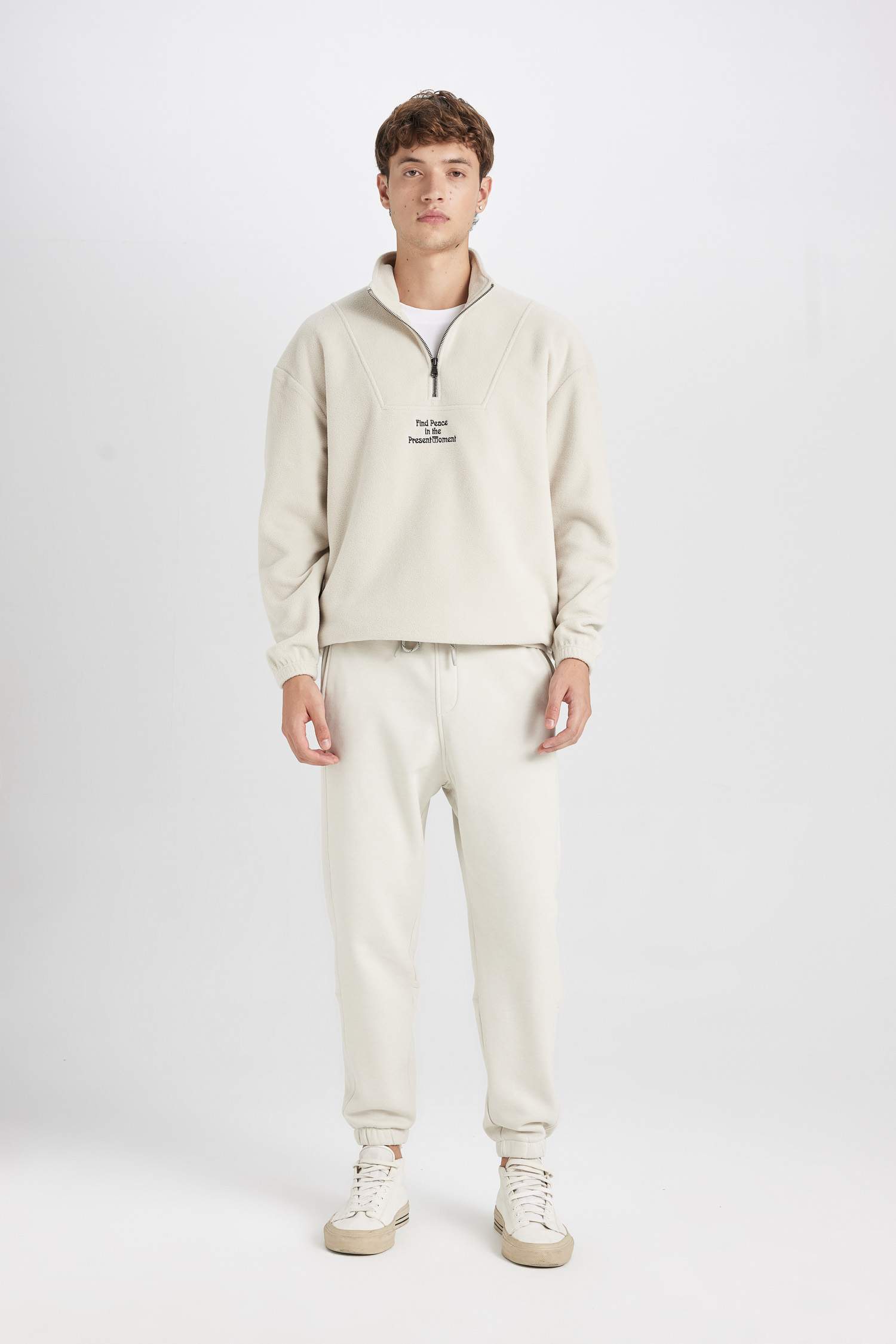 Comfort Regular Fit Rahat Kalıp Dik Yaka Baskılı Polar Sweatshirt