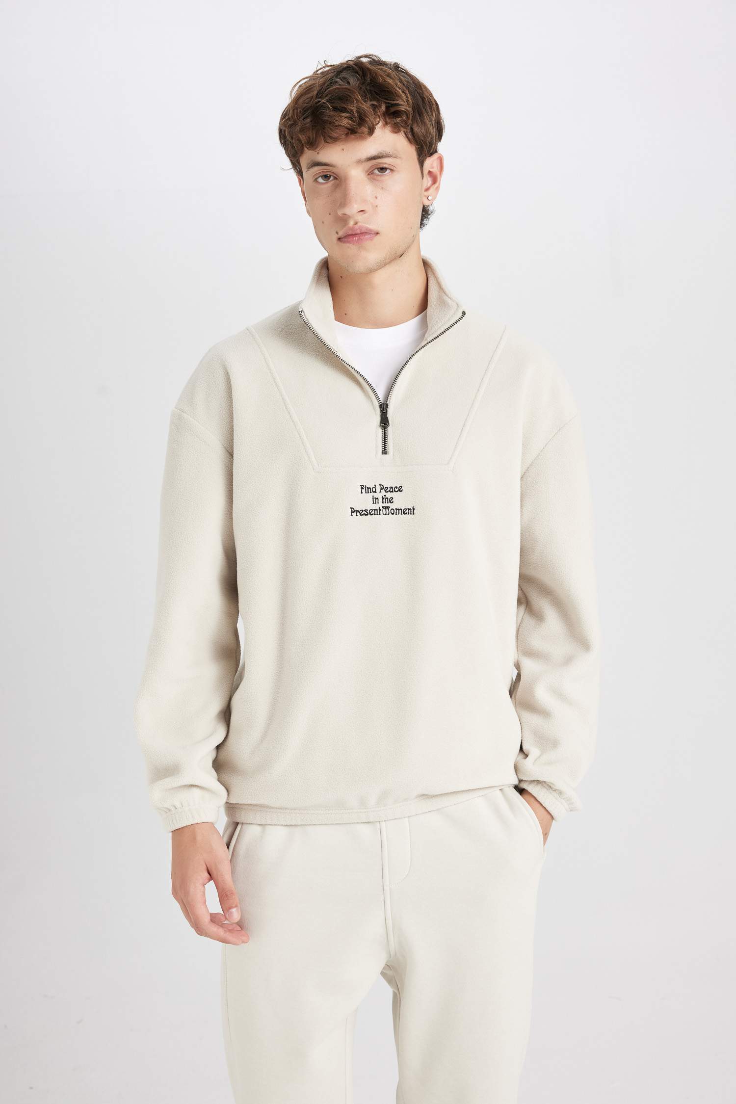 Comfort Regular Fit Rahat Kalıp Dik Yaka Baskılı Polar Sweatshirt