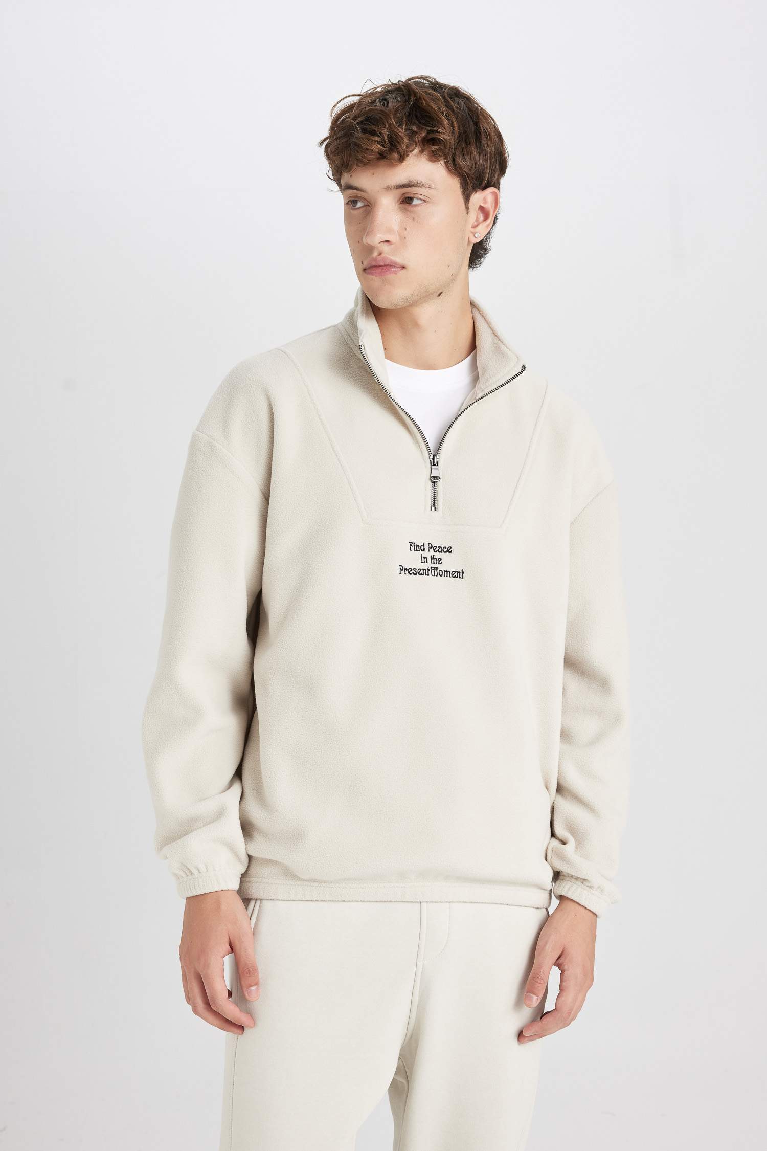Comfort Regular Fit Rahat Kalıp Dik Yaka Baskılı Polar Sweatshirt