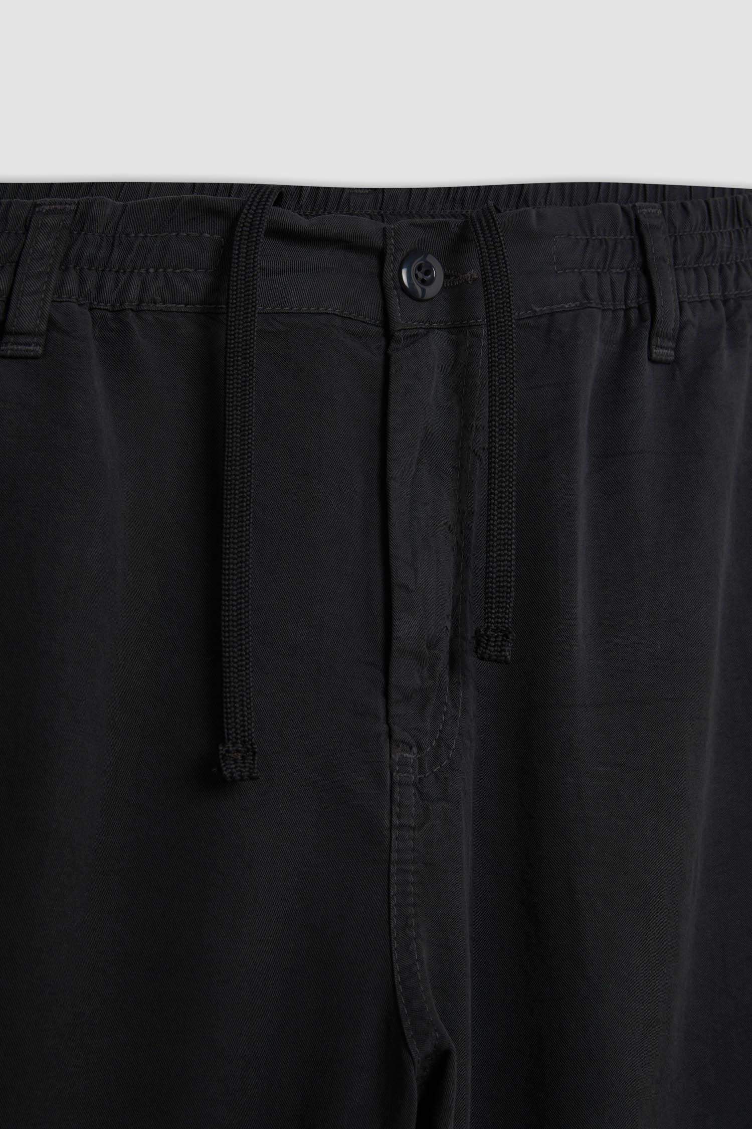 شورت برمودا قصة عادية برجل عادي