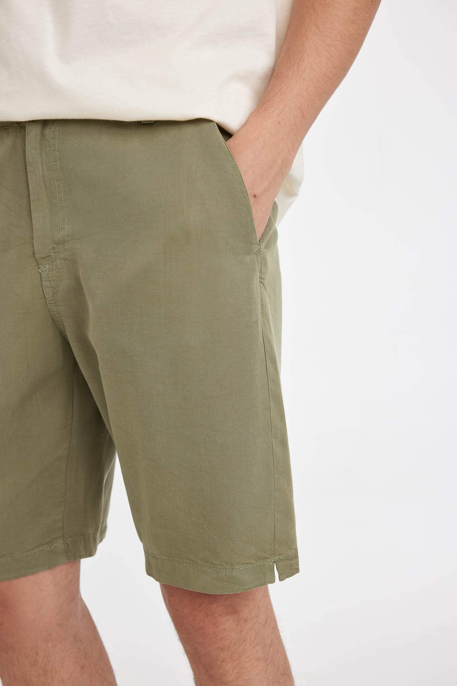 شورت برمودا قصة عادية