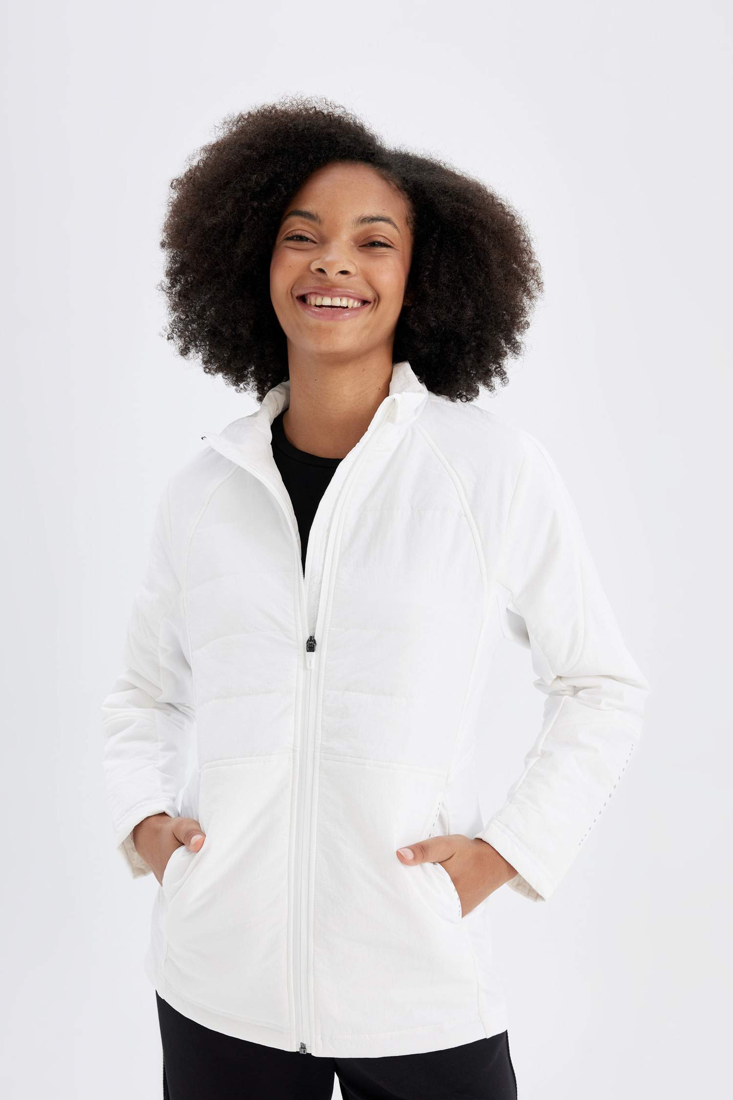 جاكيت خفيف سليم فيت بكابيشون وتر برووف من DeFactoFit