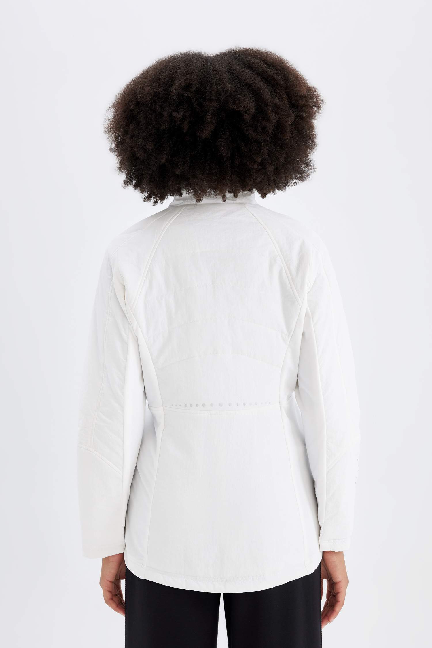 جاكيت خفيف سليم فيت بكابيشون وتر برووف من DeFactoFit