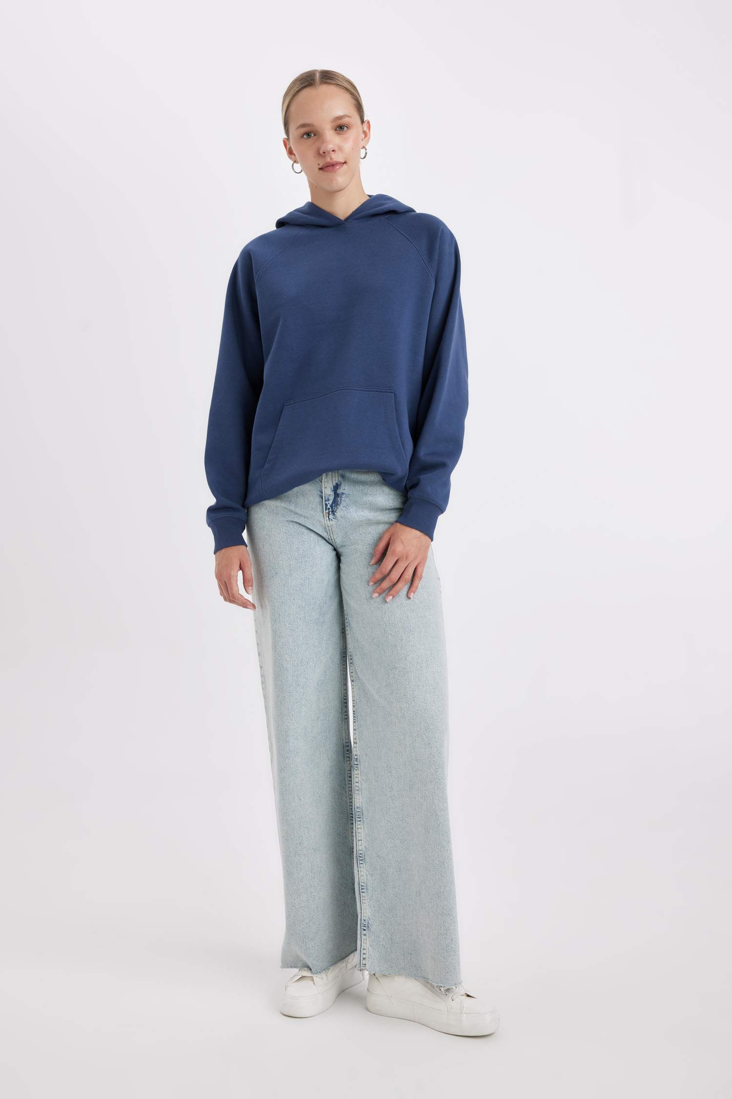 سويت شيرت اوفر سايز تقيل بكابيشون بجيب