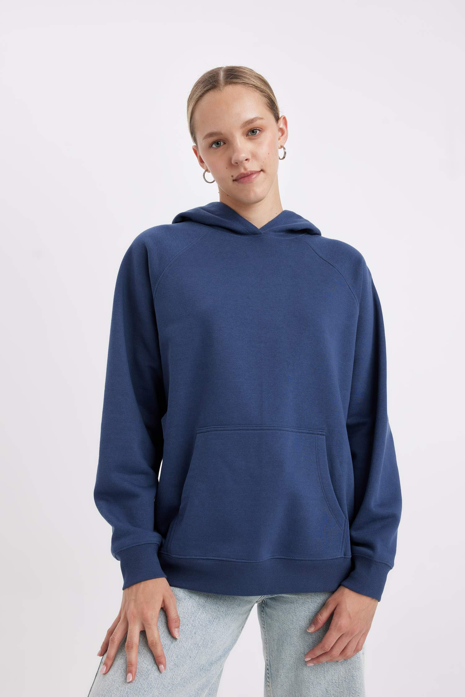 سويت شيرت اوفر سايز تقيل بكابيشون بجيب