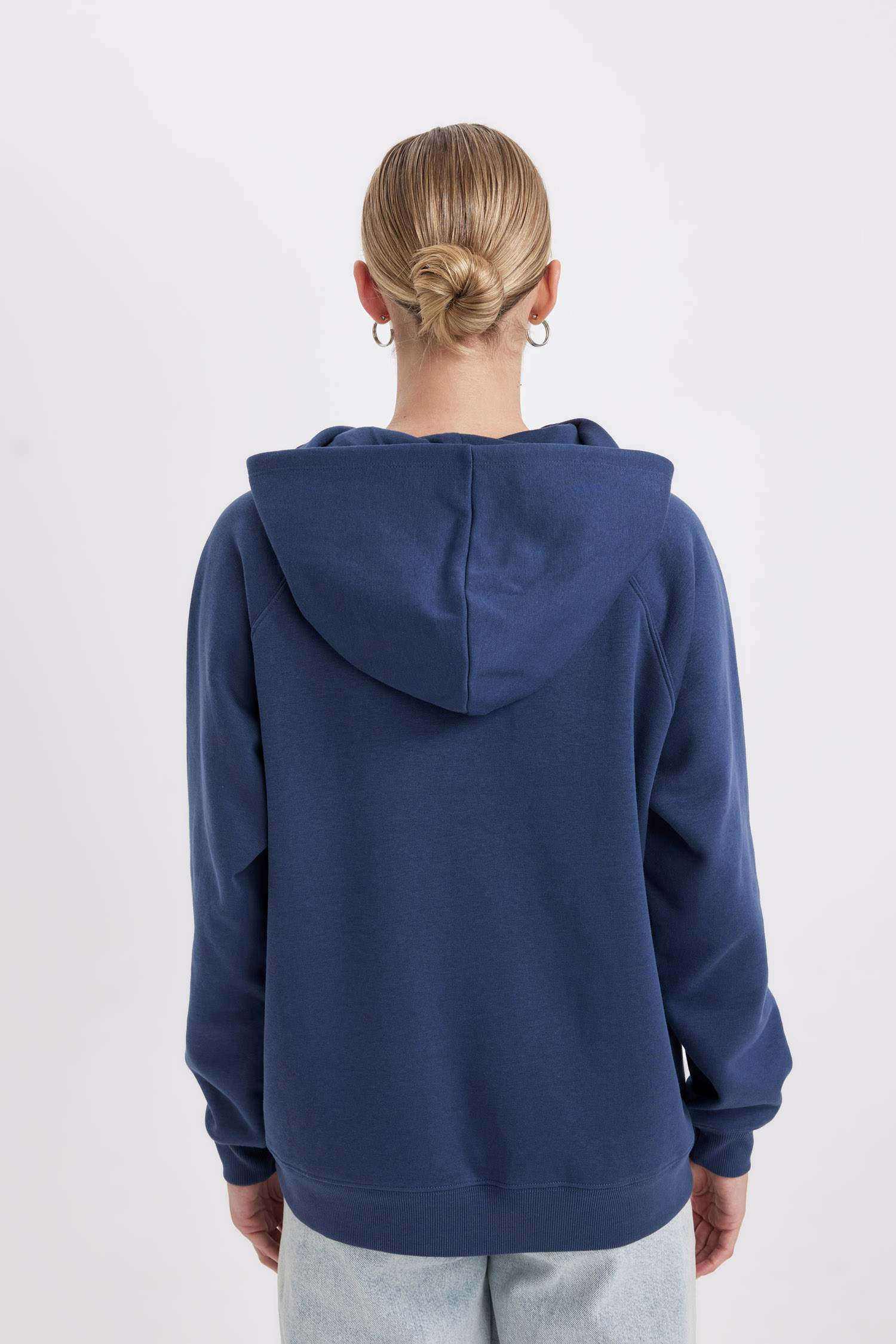 سويت شيرت اوفر سايز تقيل بكابيشون بجيب