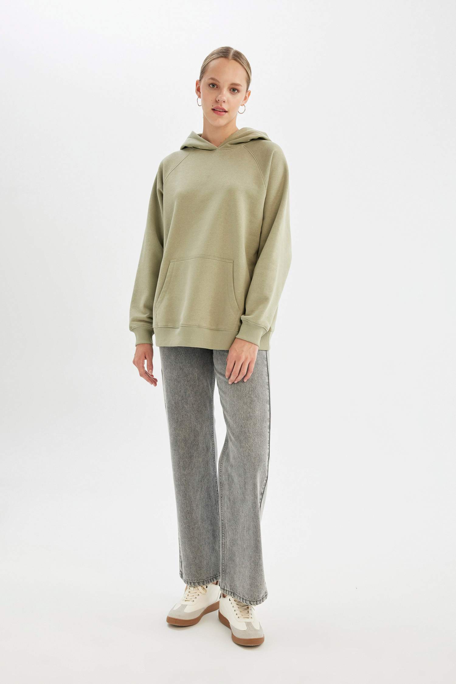 سويت شيرت اوفر سايز تقيل بكابيشون بجيب