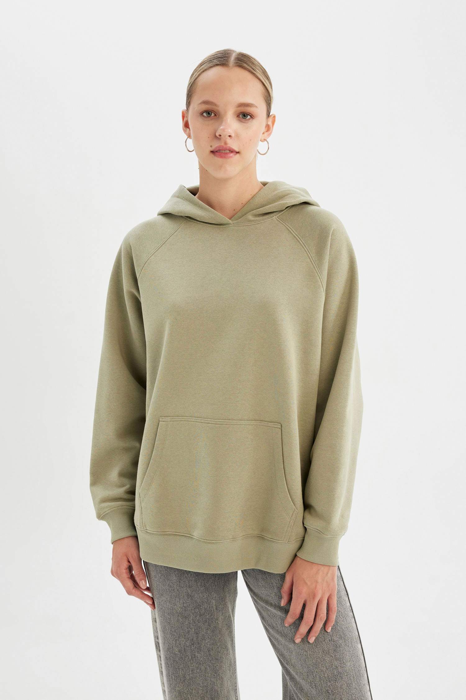 سويت شيرت اوفر سايز تقيل بكابيشون بجيب