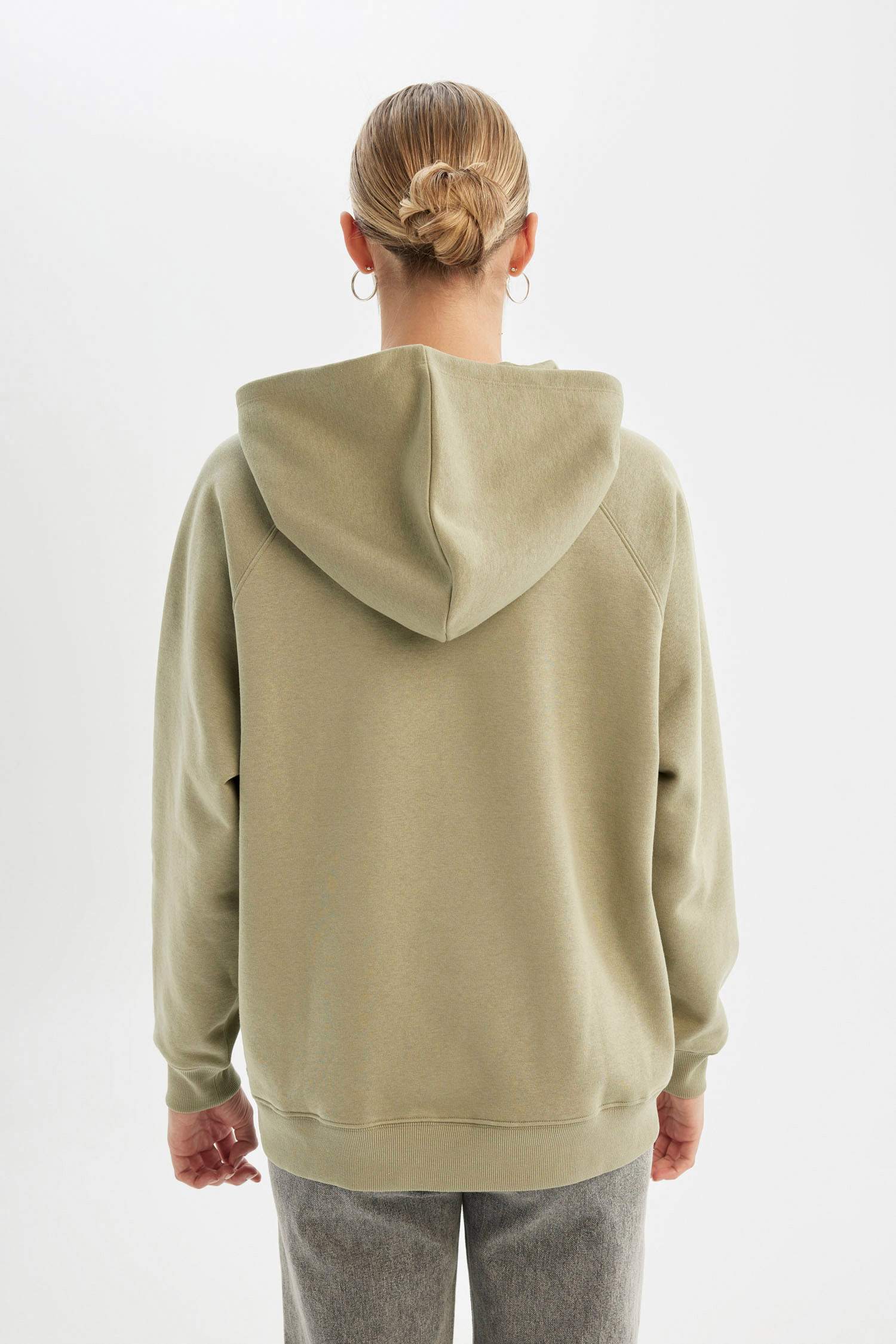 سويت شيرت اوفر سايز تقيل بكابيشون بجيب