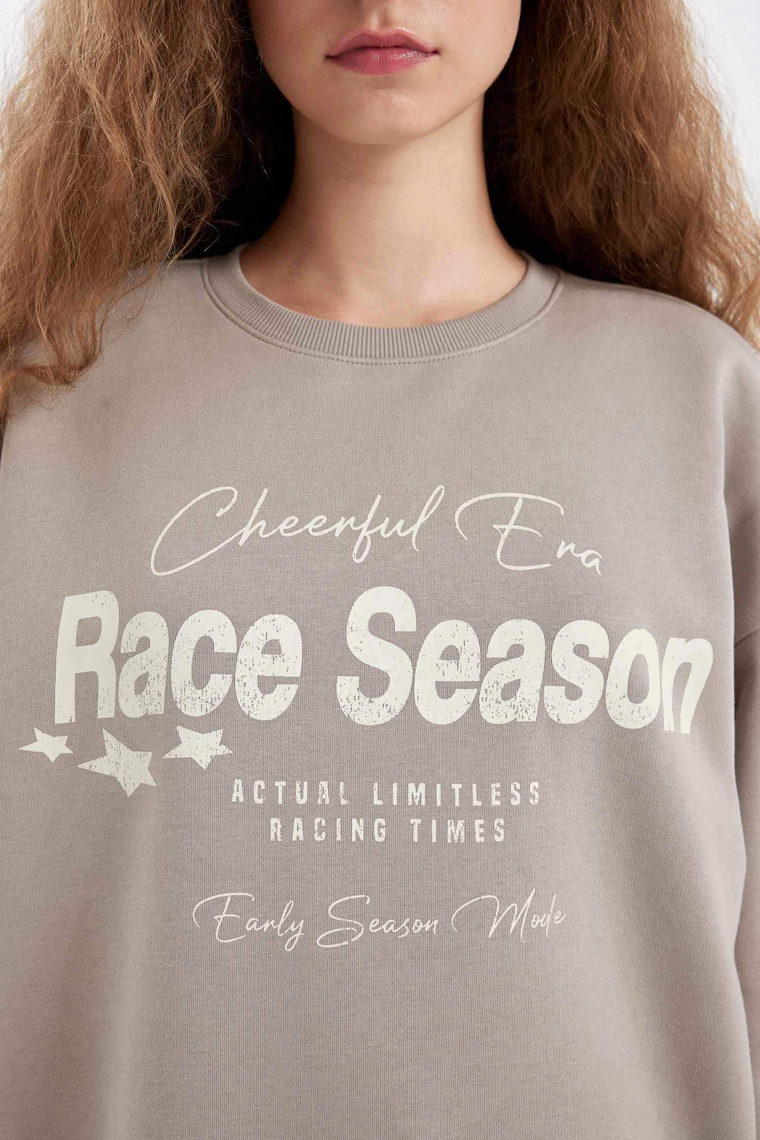 سويت شيرت قصة فضفاضة برقبة مستديرة