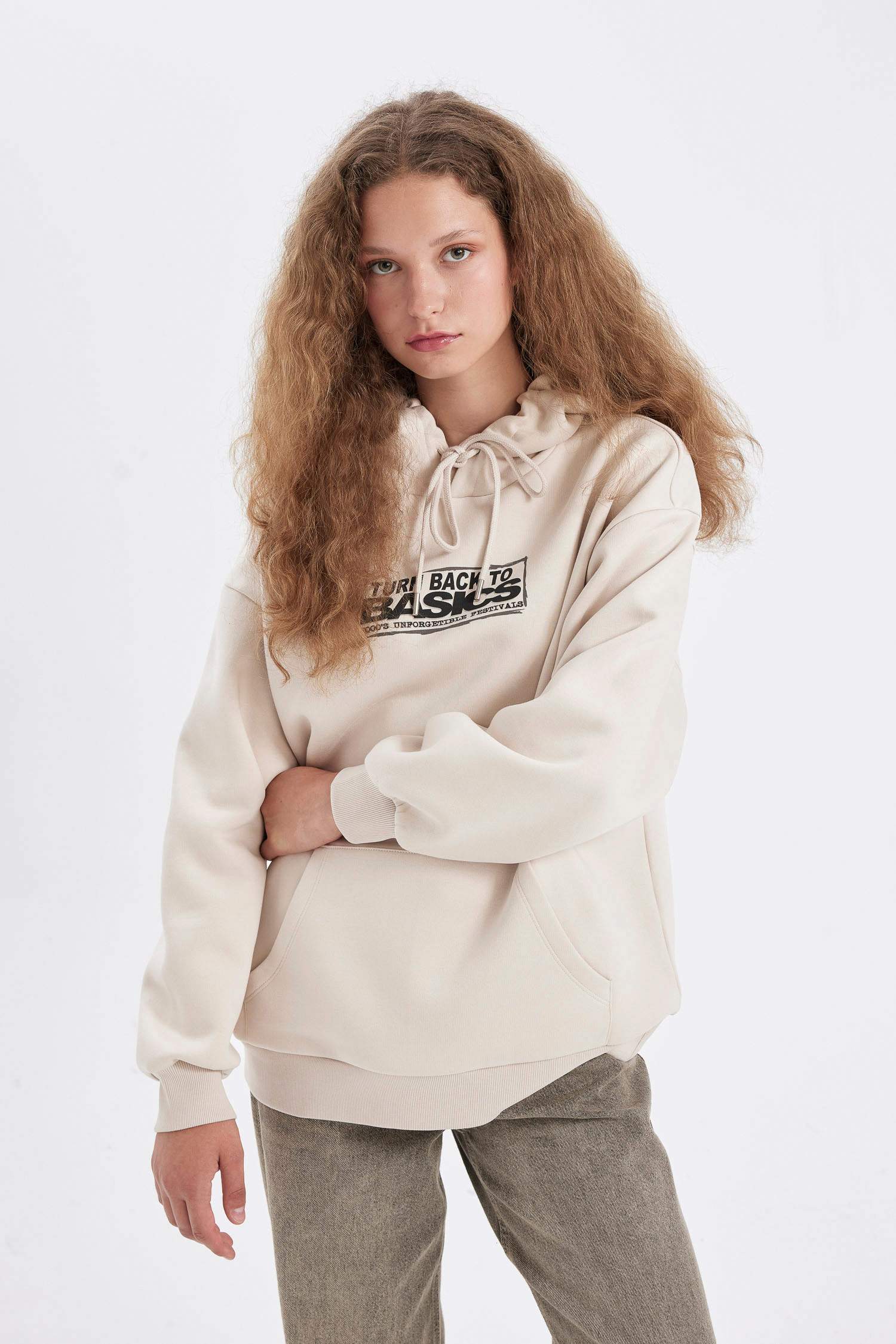 үлкен пішім орташа бас киімді Свитер