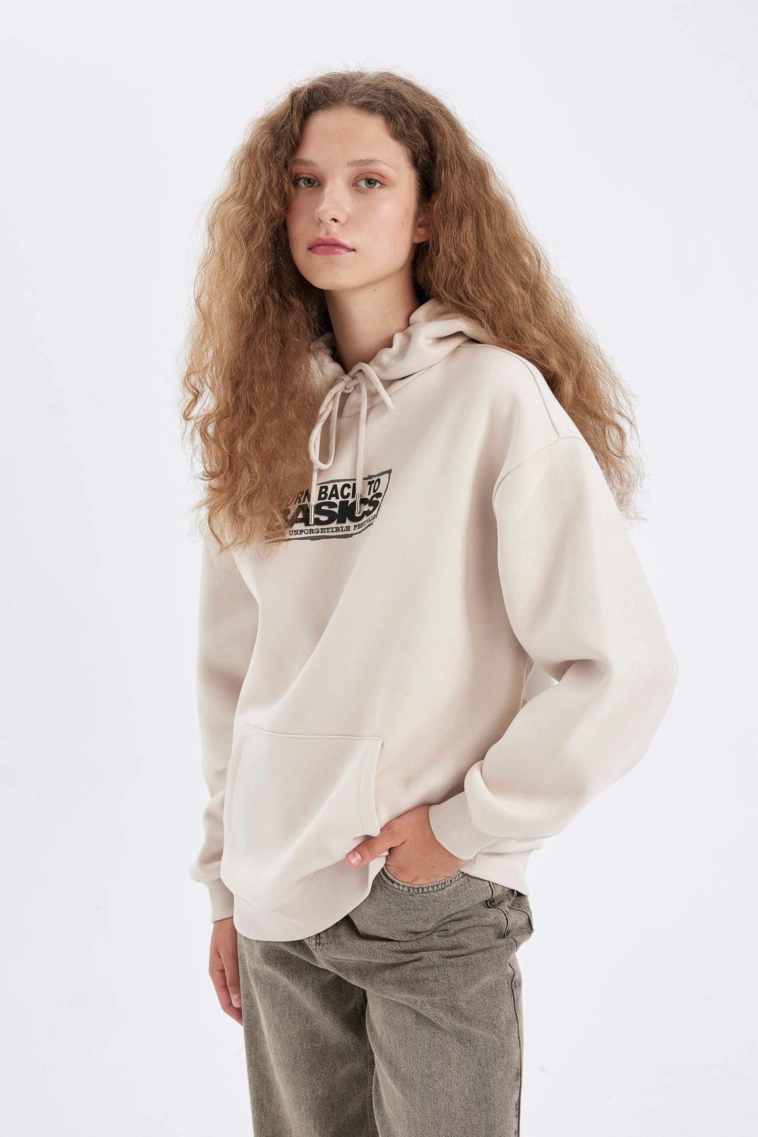 үлкен пішім орташа бас киімді Свитер