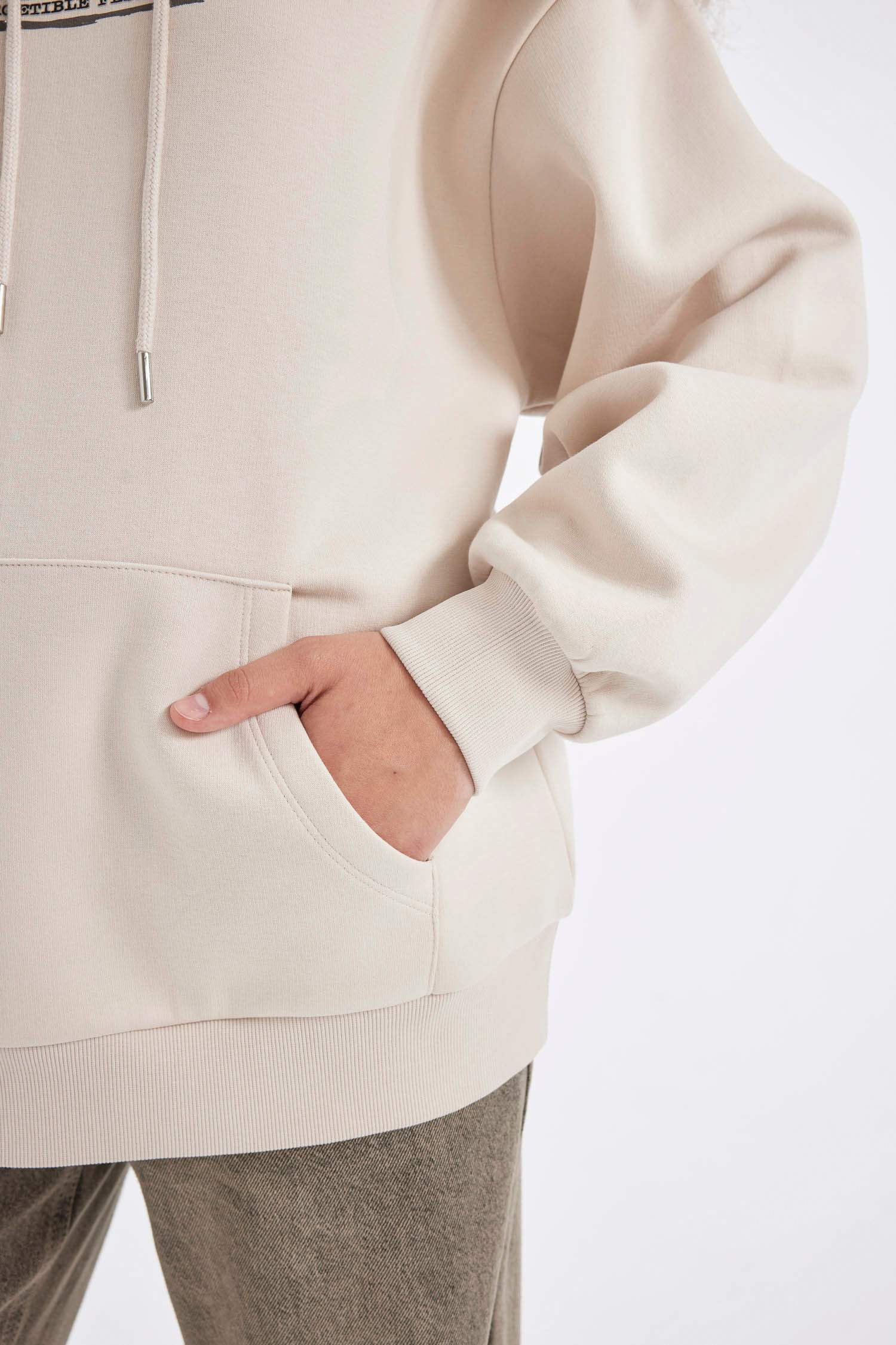 үлкен пішім орташа бас киімді Свитер