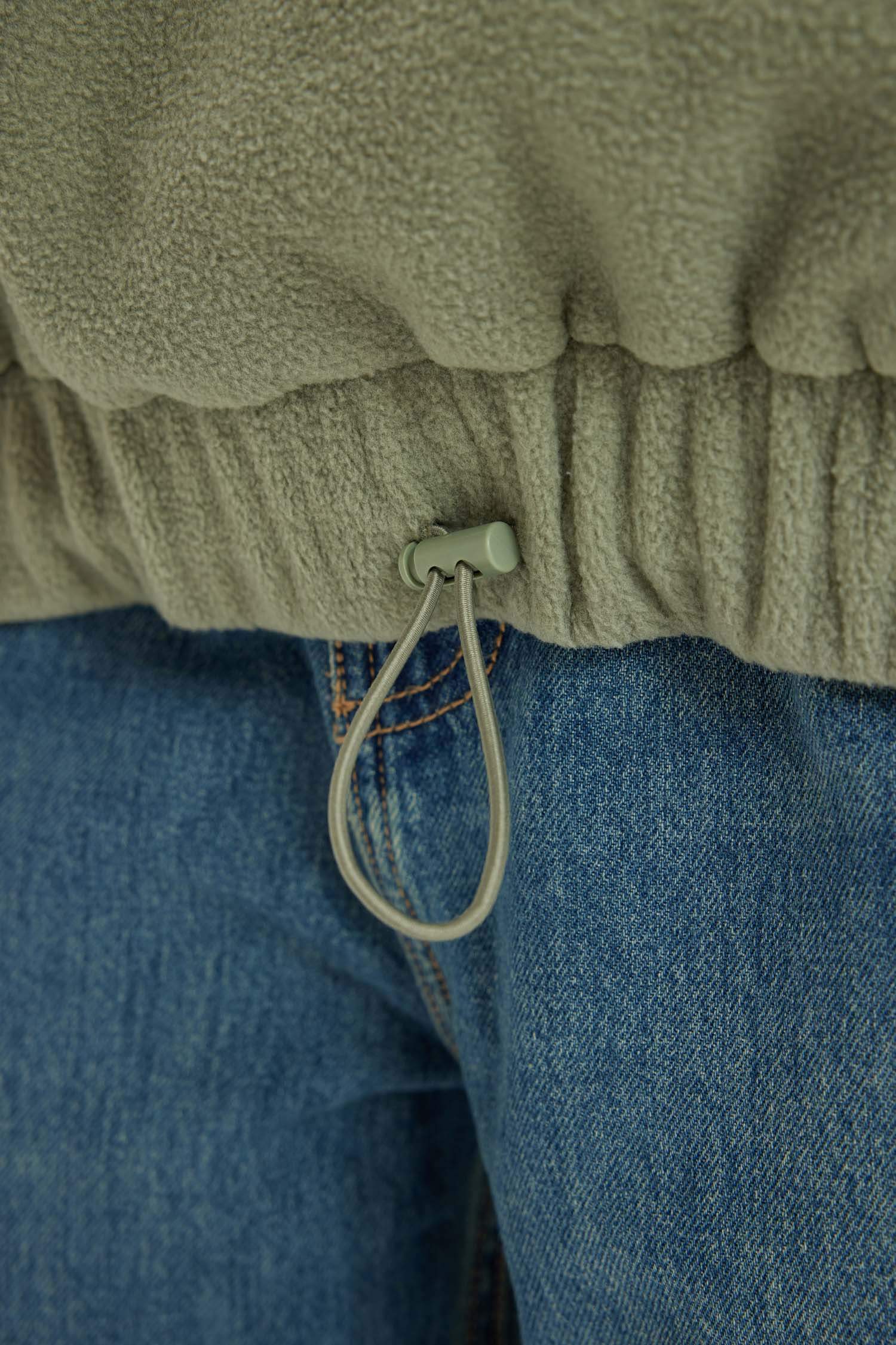 Свитшот стандартного кроя на молнии с принтом