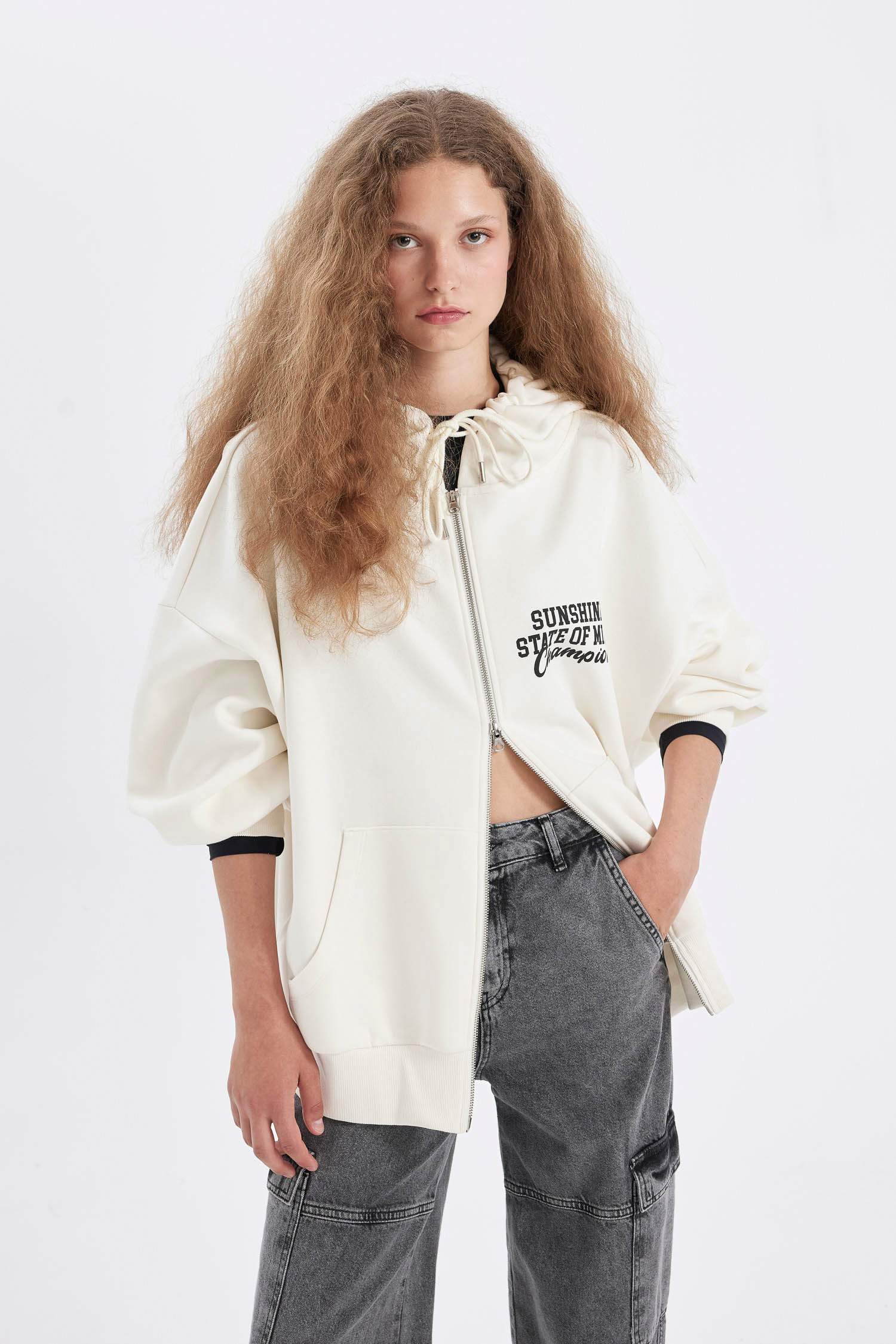 Oversize Geniş Kalıp Kapüşonlu Sırt Baskılı Kalın Fermuarlı Sweatshirt