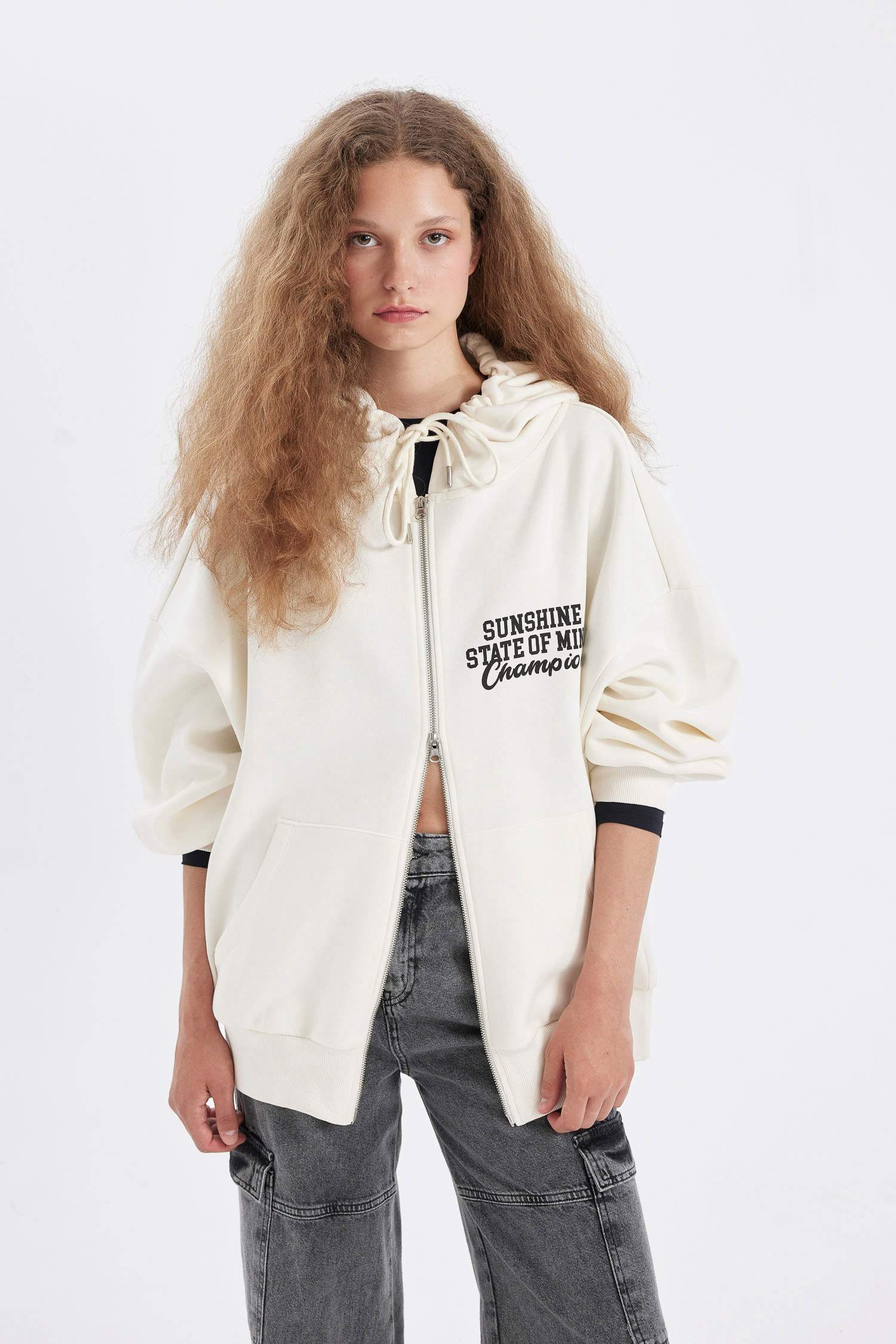 Oversize Geniş Kalıp Kapüşonlu Sırt Baskılı Kalın Fermuarlı Sweatshirt