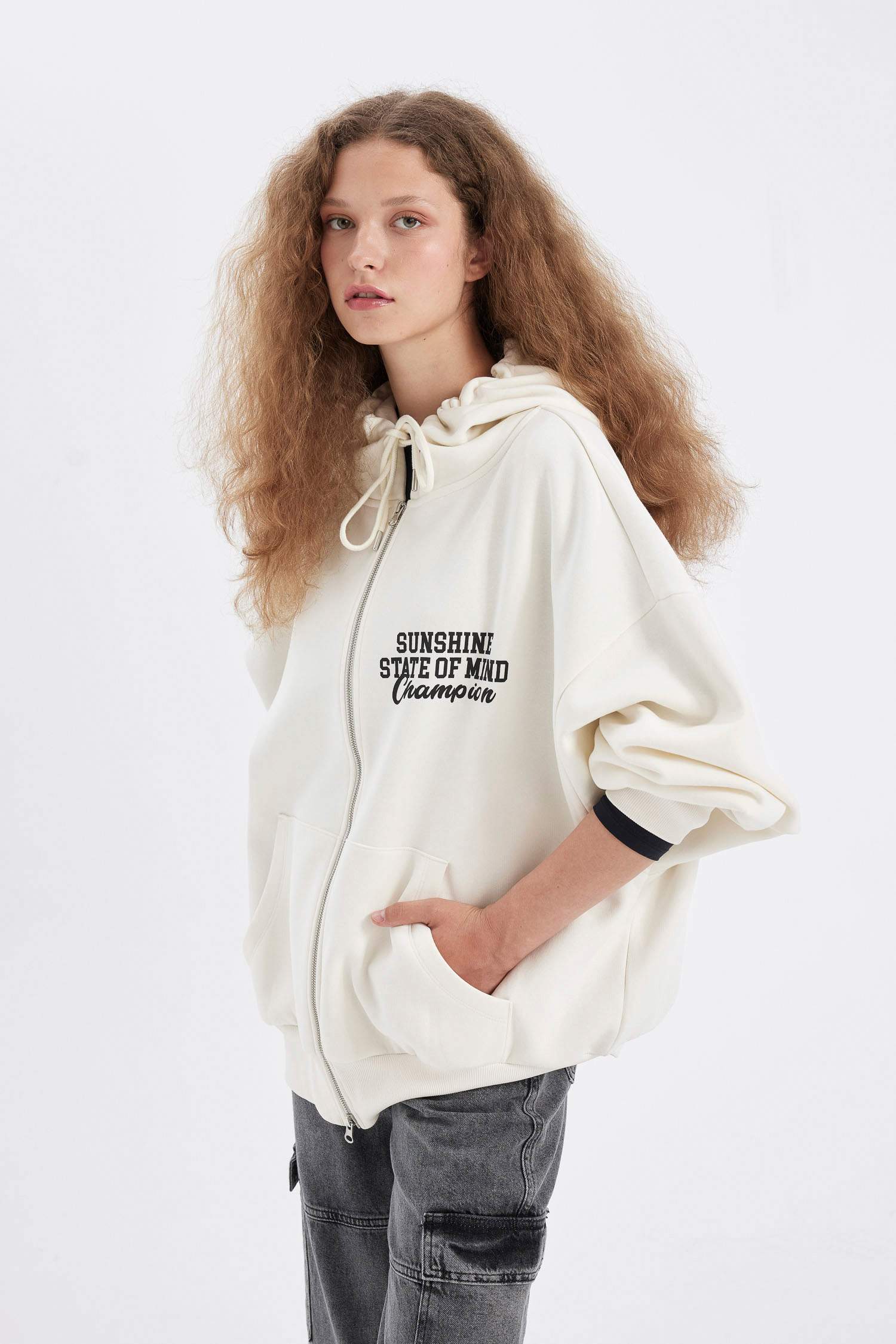 Oversize Geniş Kalıp Kapüşonlu Sırt Baskılı Kalın Fermuarlı Sweatshirt