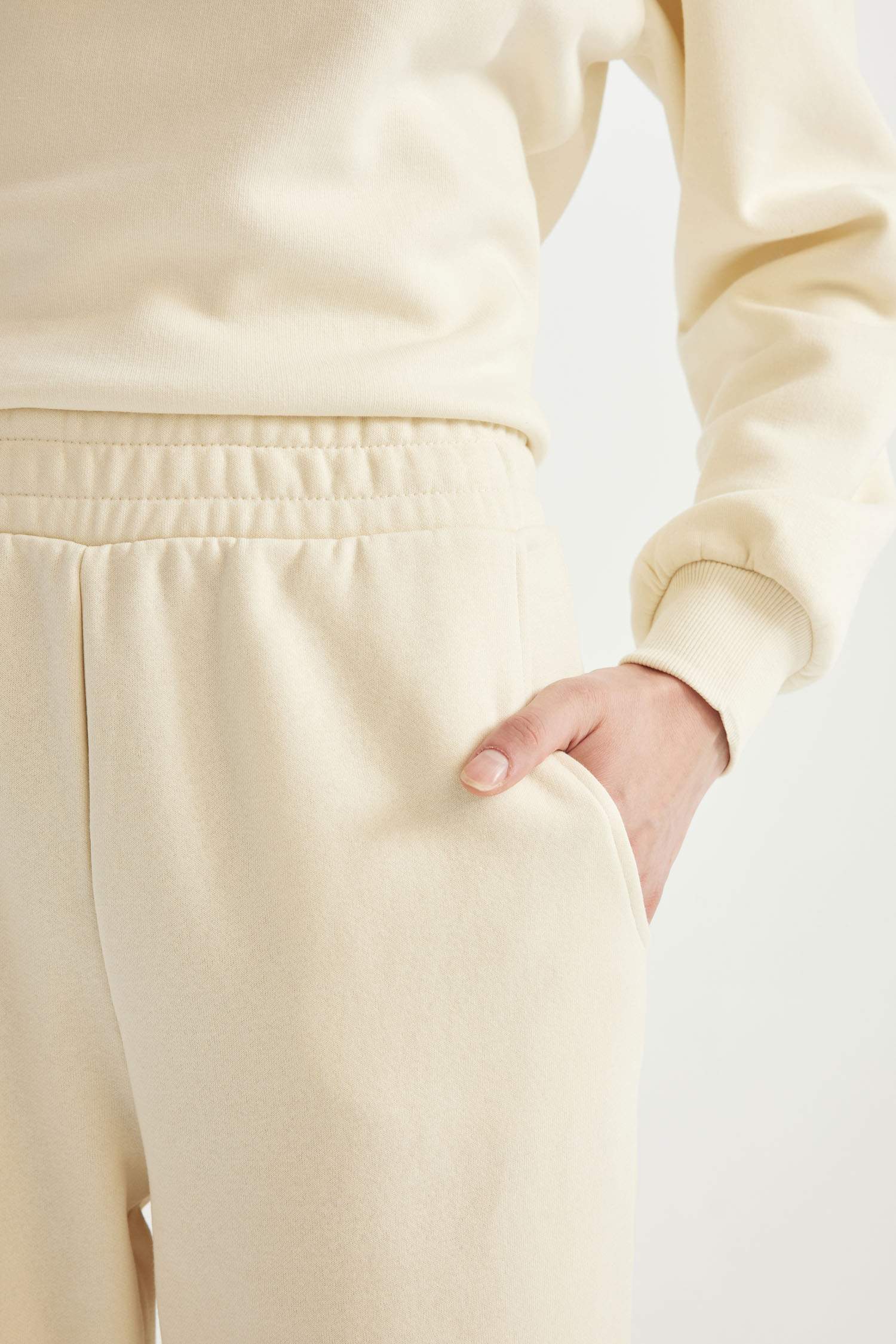 Штаны прямого кроя из плотной ткани