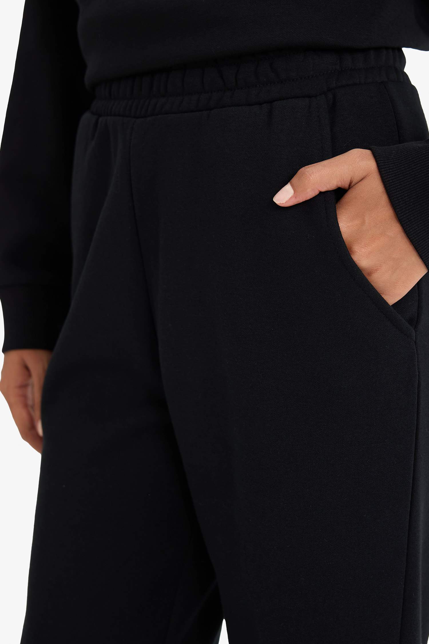 Straight Fit Basic Pocketed Thick Fabric Sweatpants