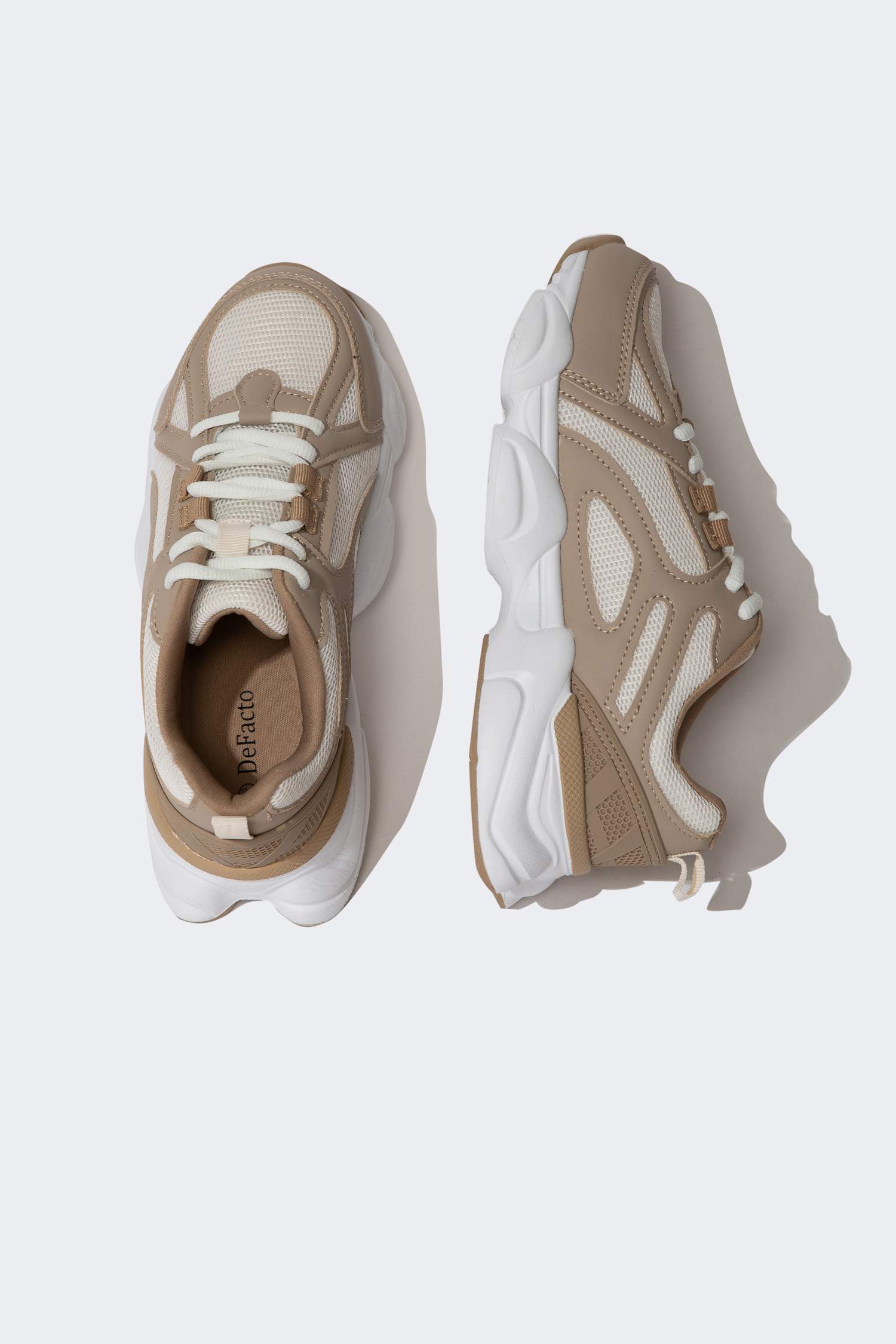 حذاء رياضي بكعب عالي للجنسين