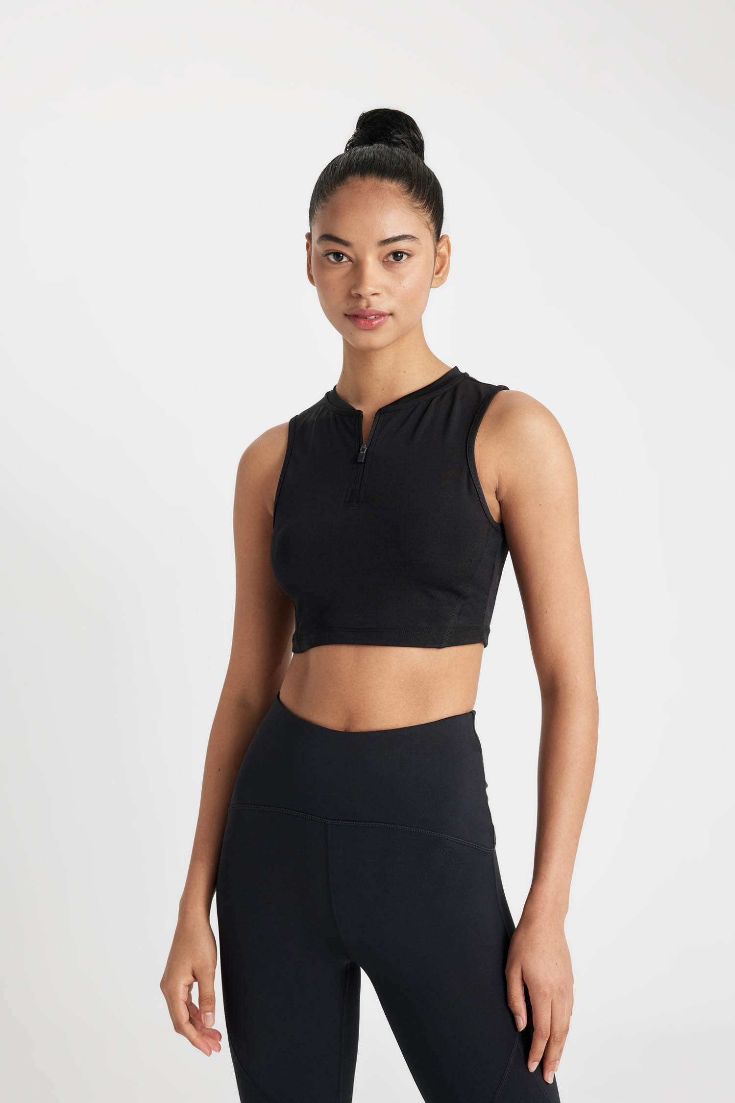 DeFactoFit Crew Neck Heavy Fabric Crop Top