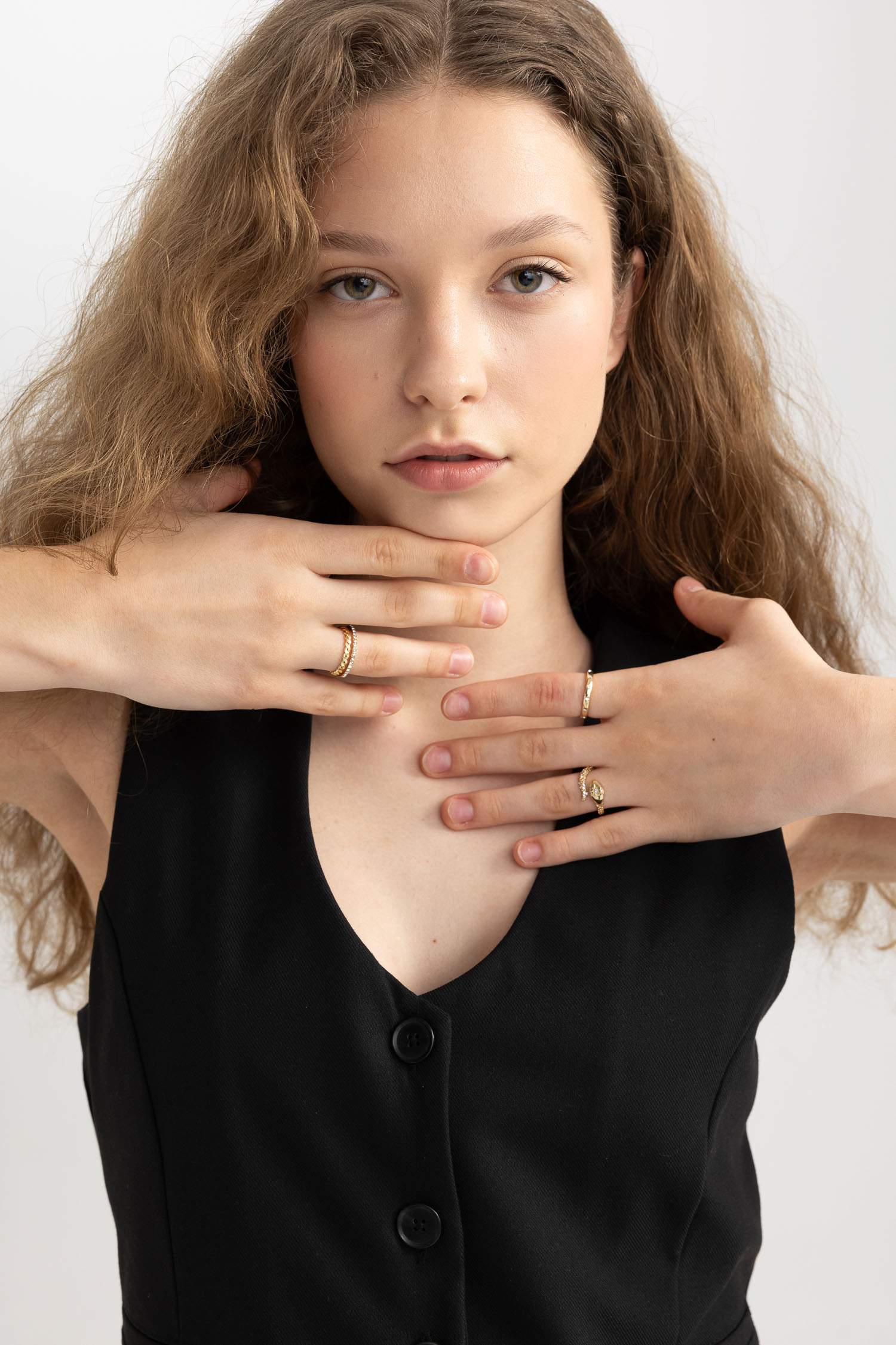 Woman 5 Piece Gold Rings