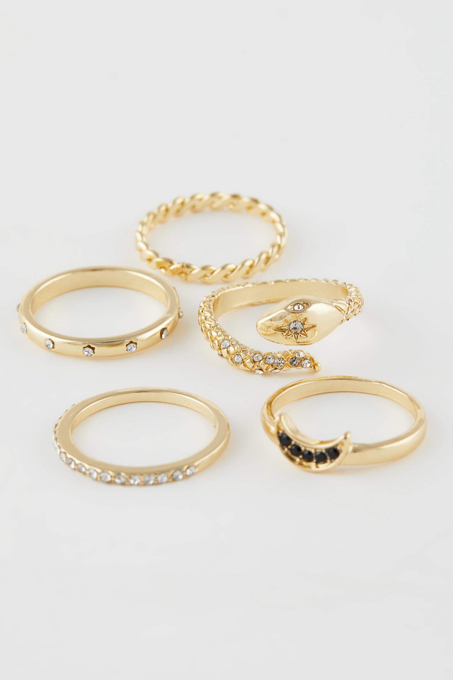 Woman 5 Piece Gold Rings