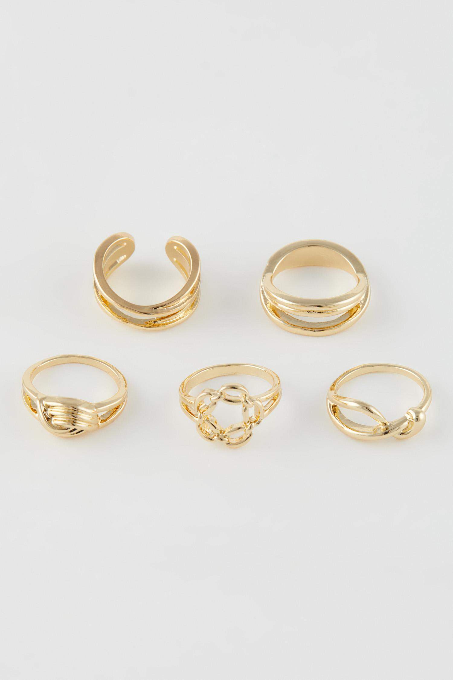 Woman 5 Piece Gold Rings
