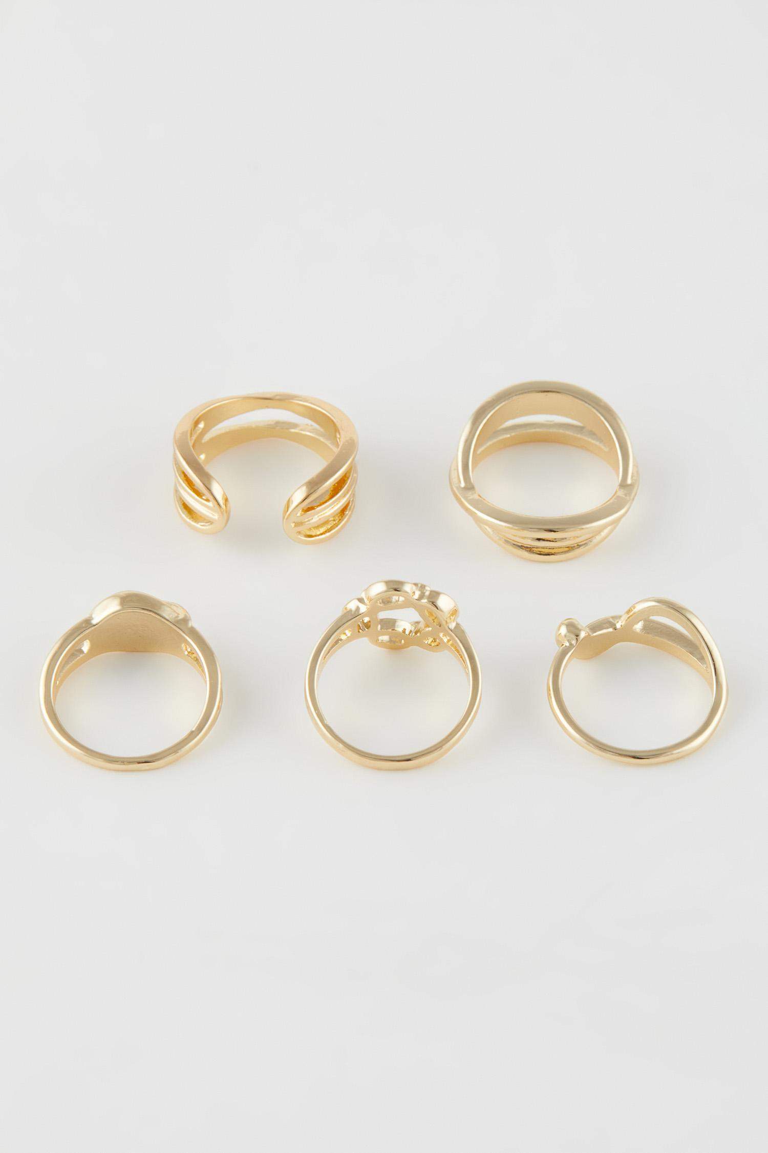 Woman 5 Piece Gold Rings