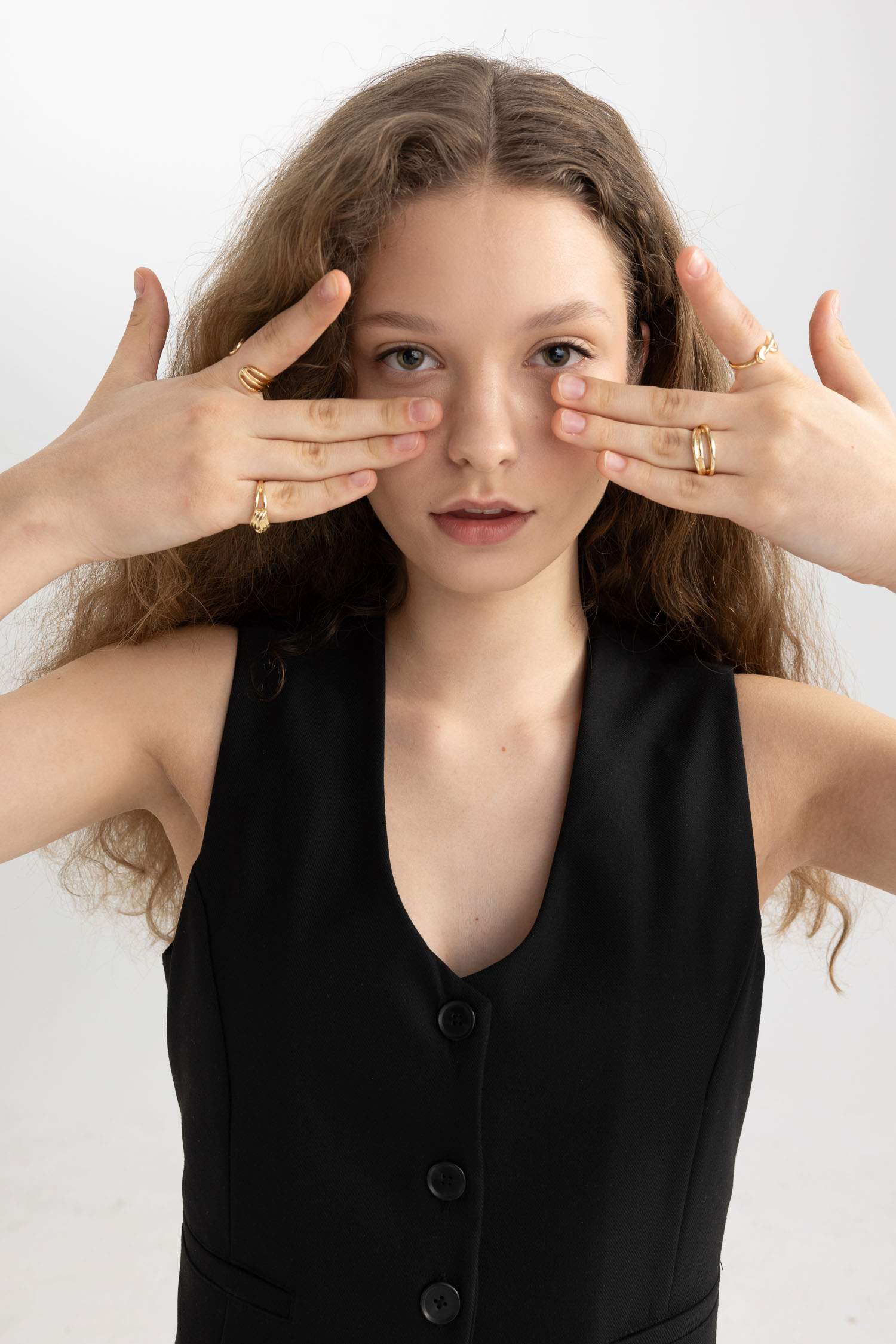 Woman 5 Piece Gold Rings