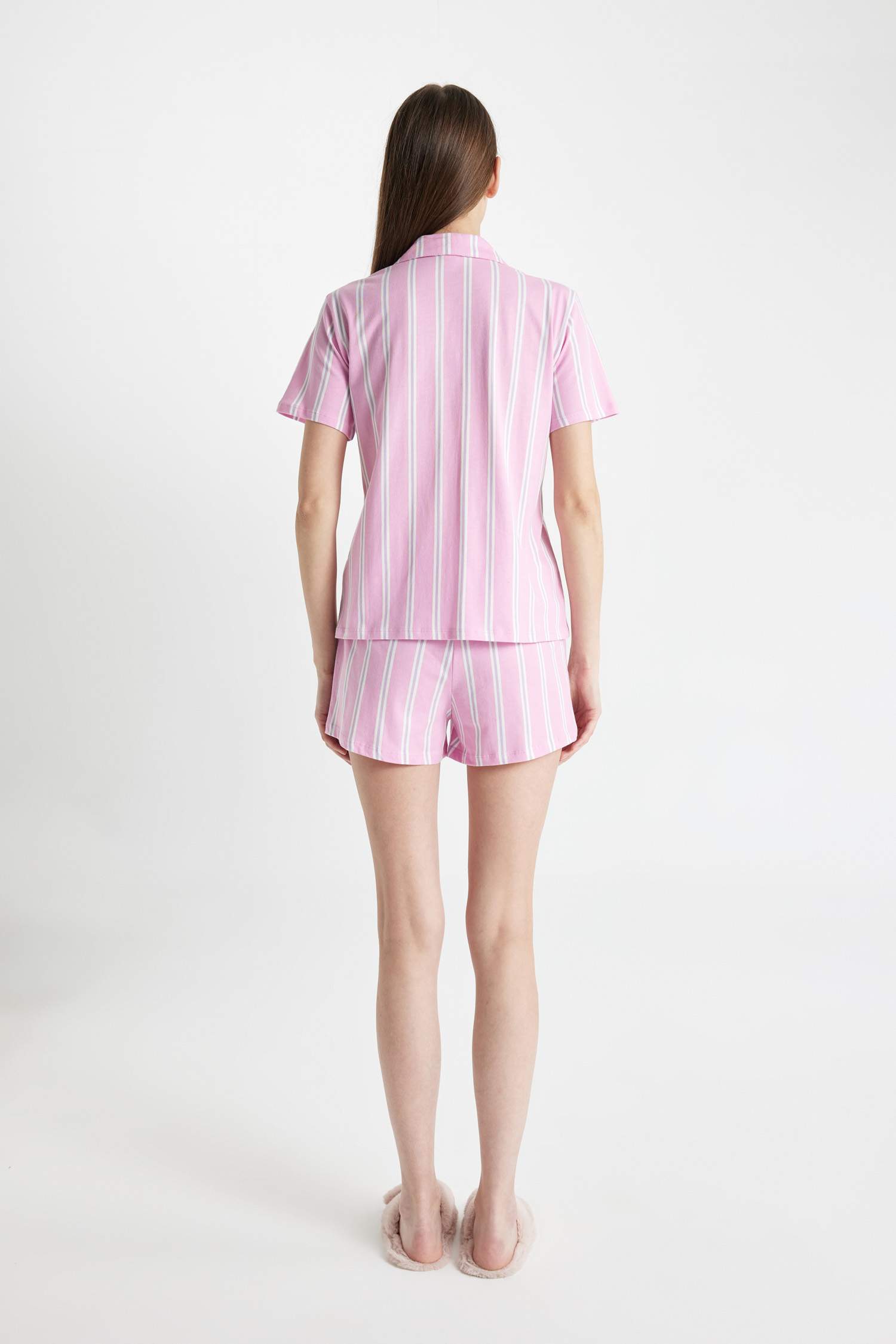 Pijama Takımı Çizgili Kısa Kollu Pijama Üstü Beli Lastikli Şortlu PijamaAltı-Fall in Love