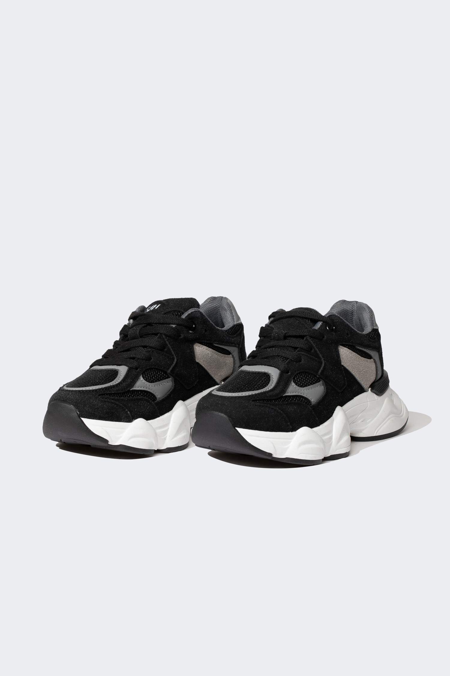 حذاء رياضي ولادي بكعب عالي