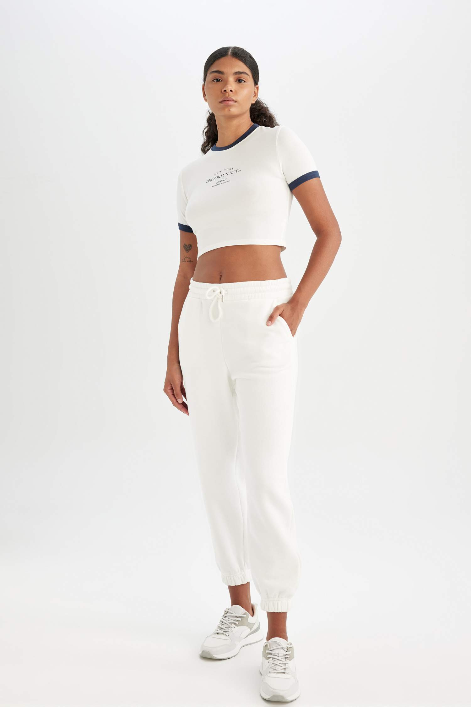 T-Shirt NBA Brooklyn Nets à manches courtes et col rond de DeFactoFit