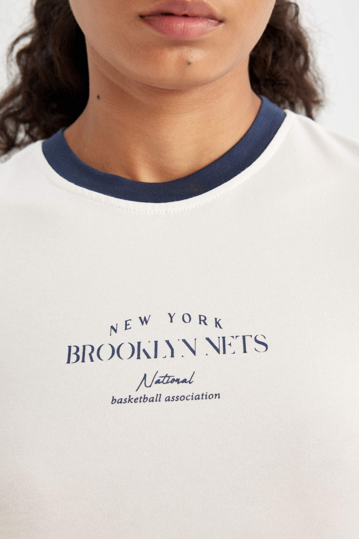 T-Shirt NBA Brooklyn Nets à manches courtes et col rond de DeFactoFit