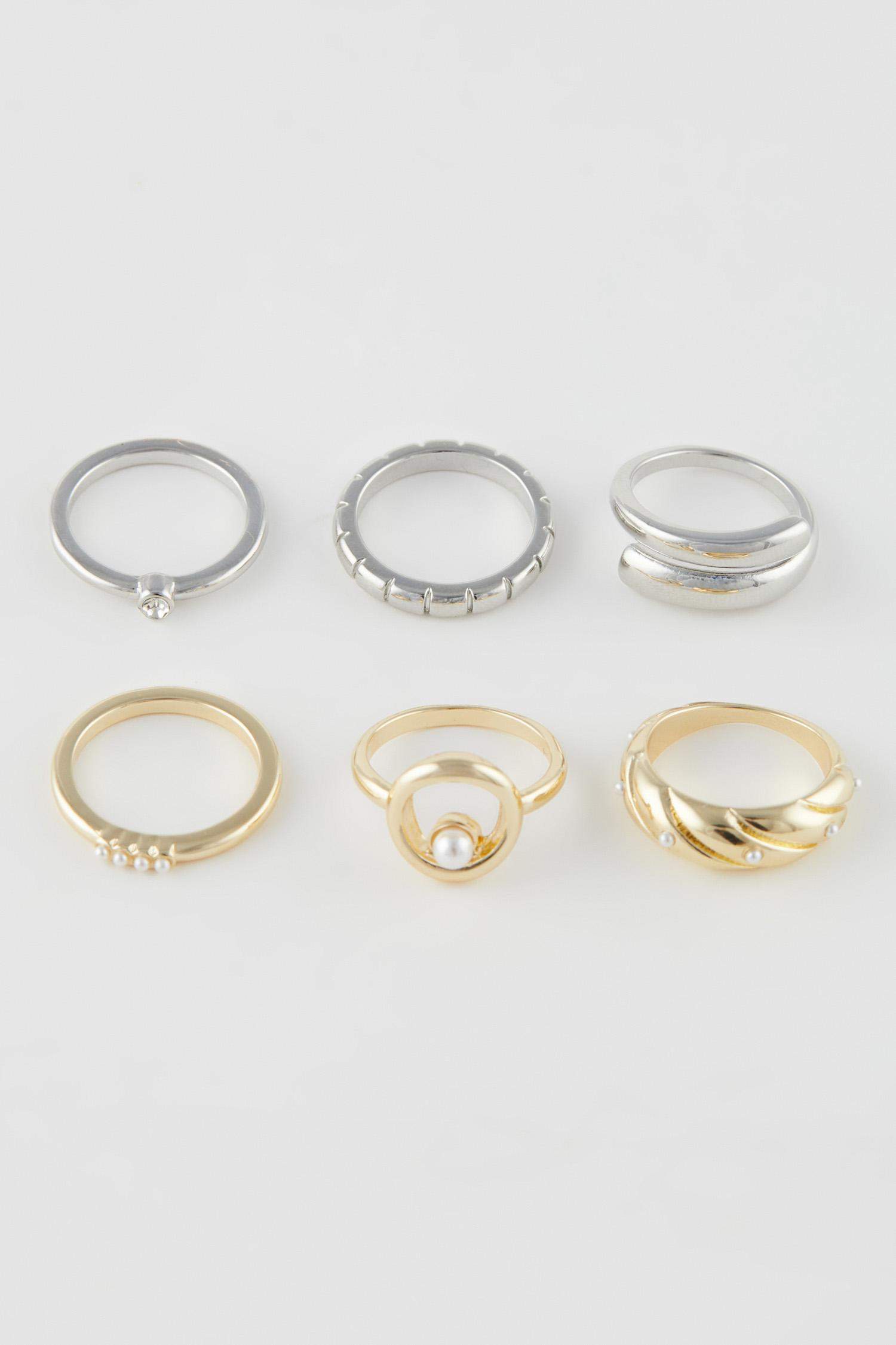 Woman 6 Rings
