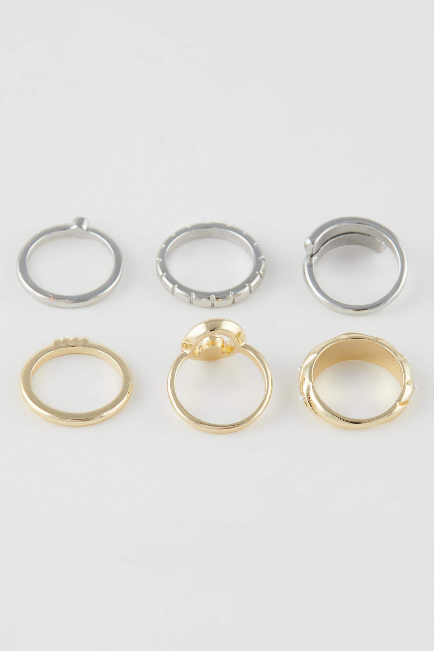 Woman 6 Rings