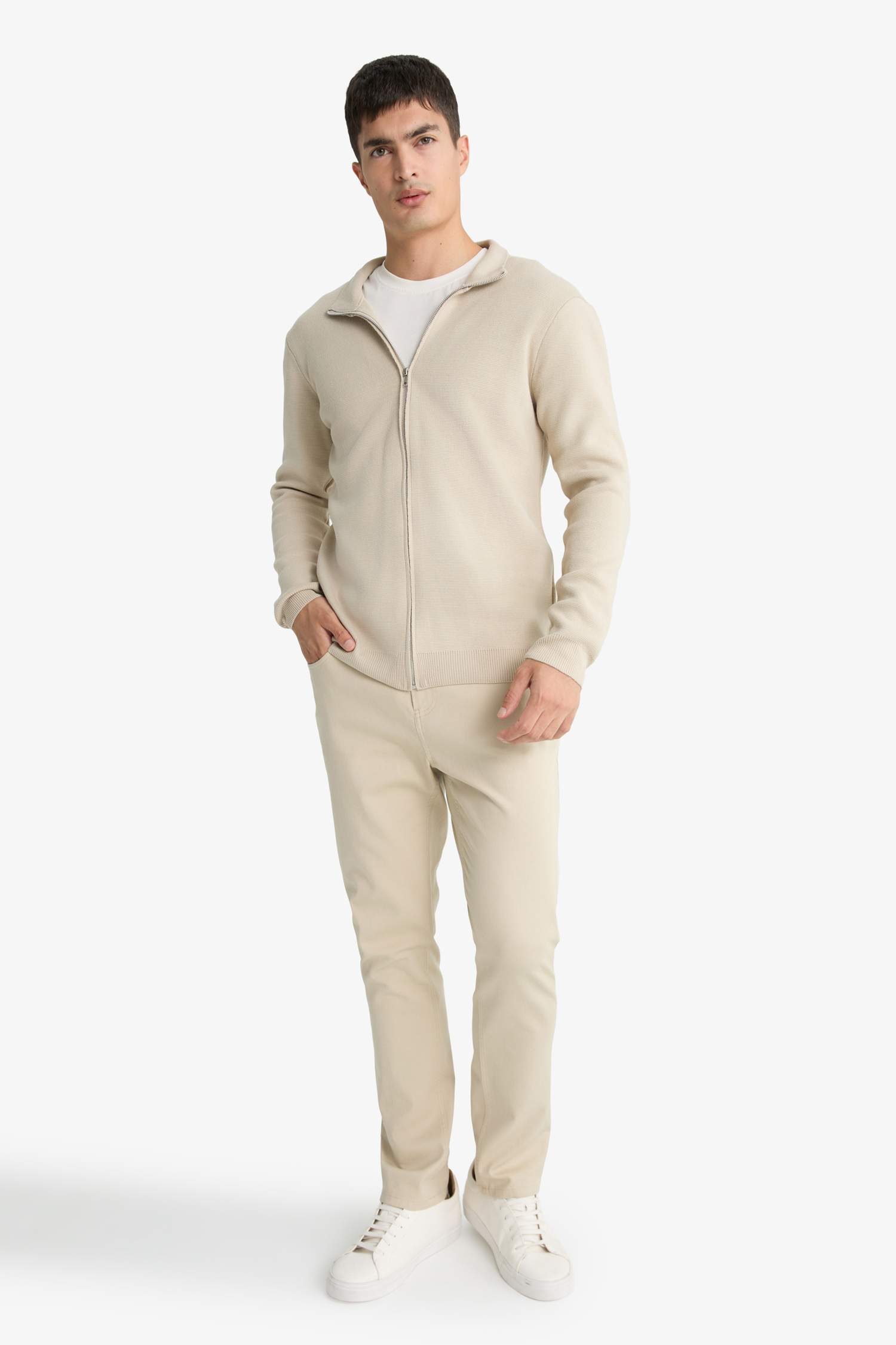 Standart Fit Dik Yaka Fermuarlı Triko Hırka