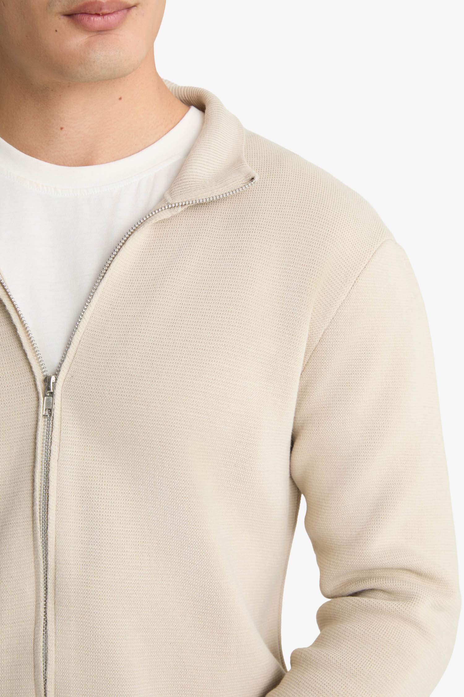 Standart Fit Dik Yaka Fermuarlı Triko Hırka