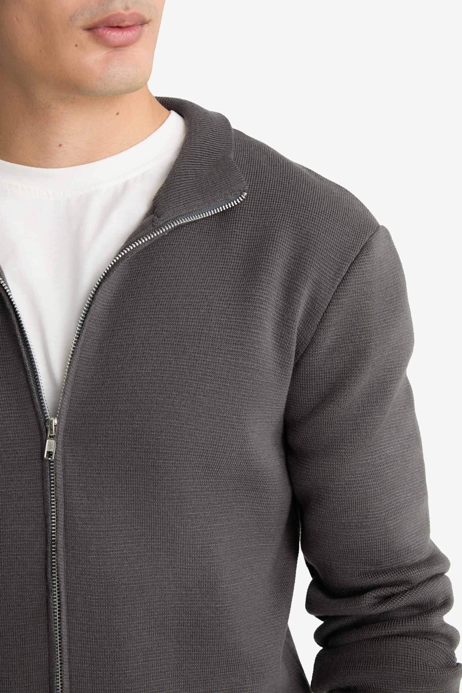 Standart Fit Dik Yaka Fermuarlı Triko Hırka