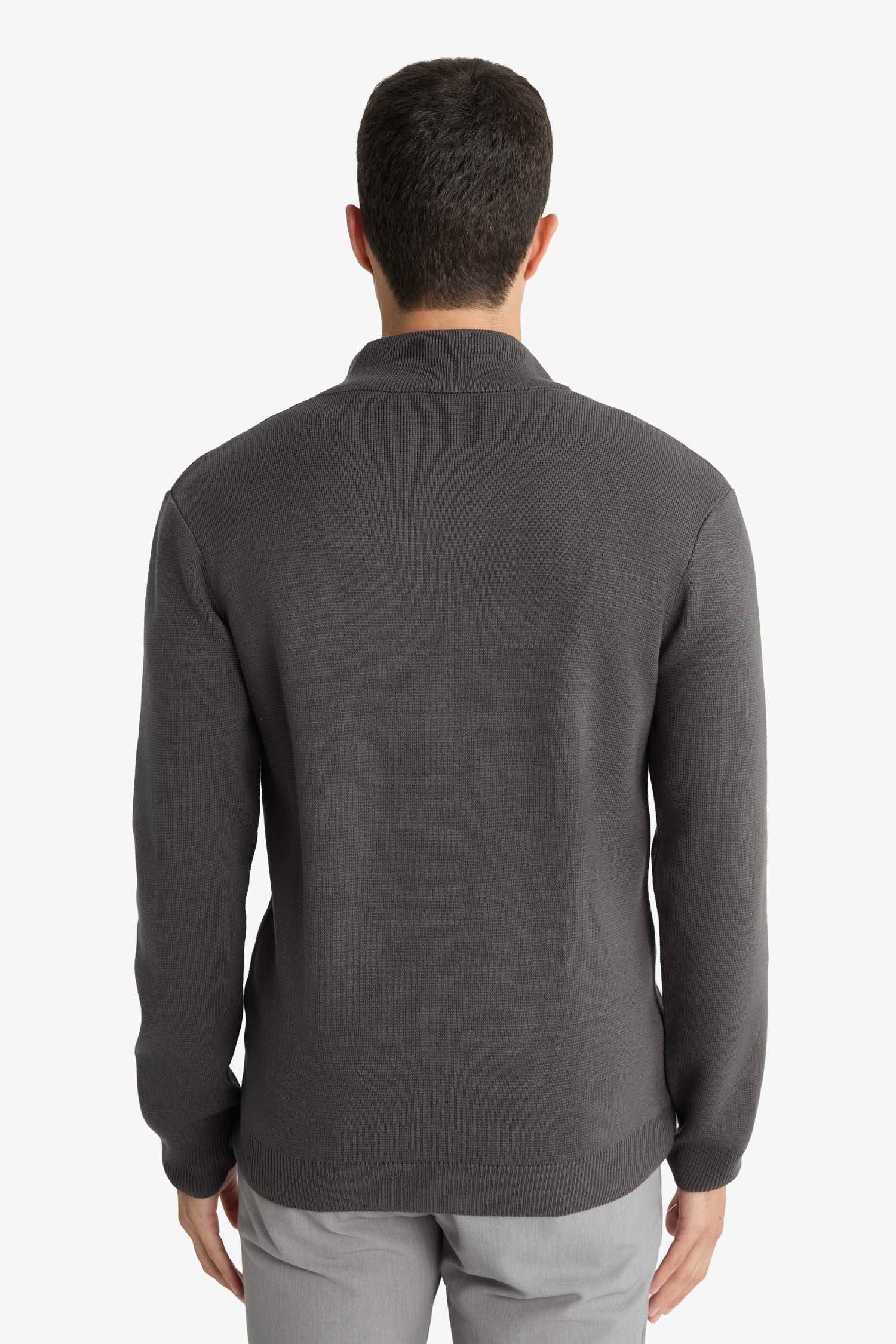 Standart Fit Dik Yaka Fermuarlı Triko Hırka