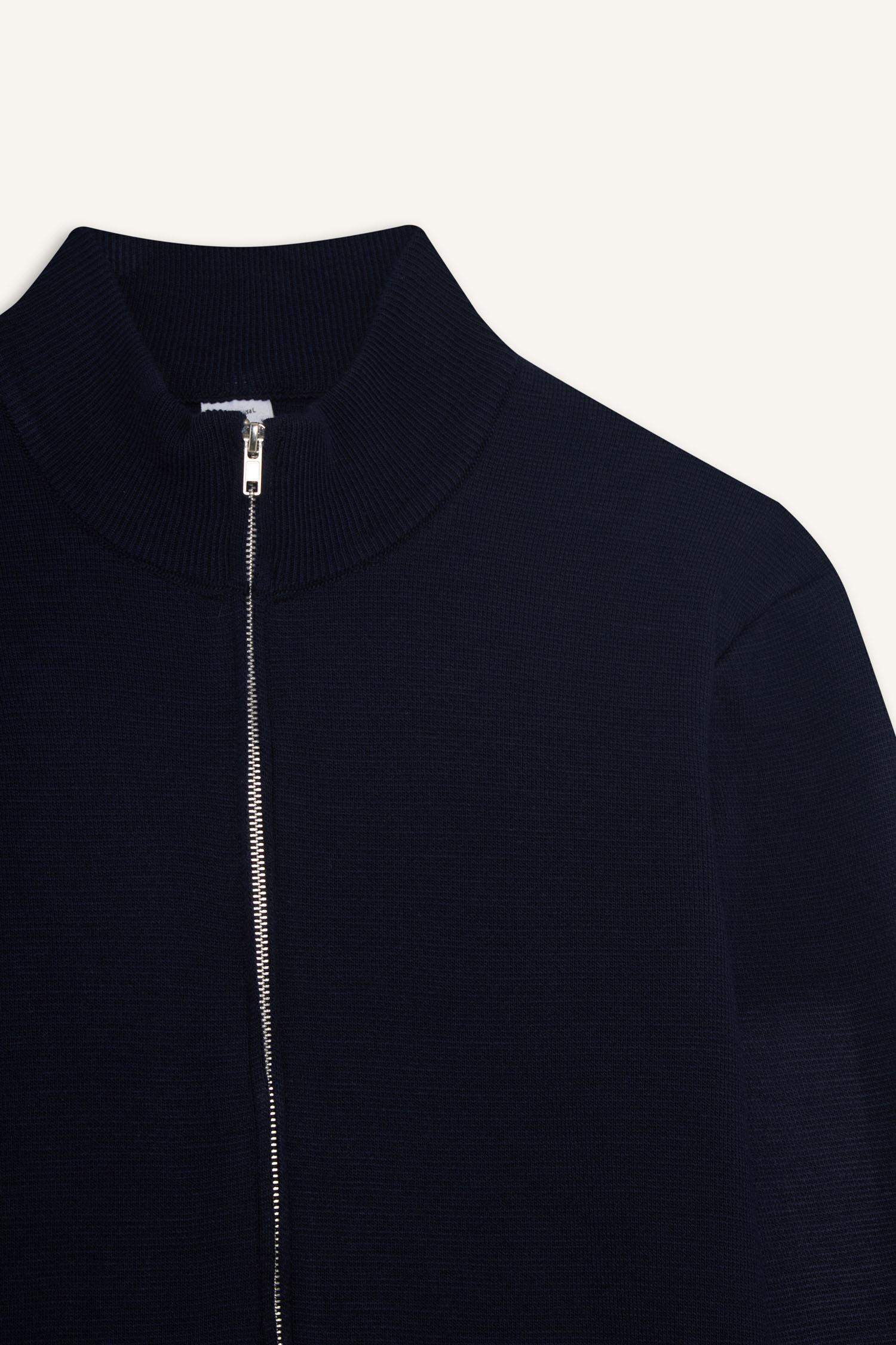 سترة تريكو قصة عادية بياقة مدورة