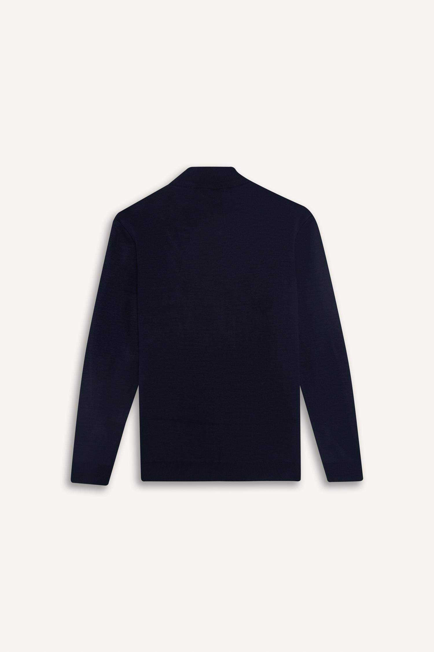 سترة تريكو قصة عادية بياقة مدورة