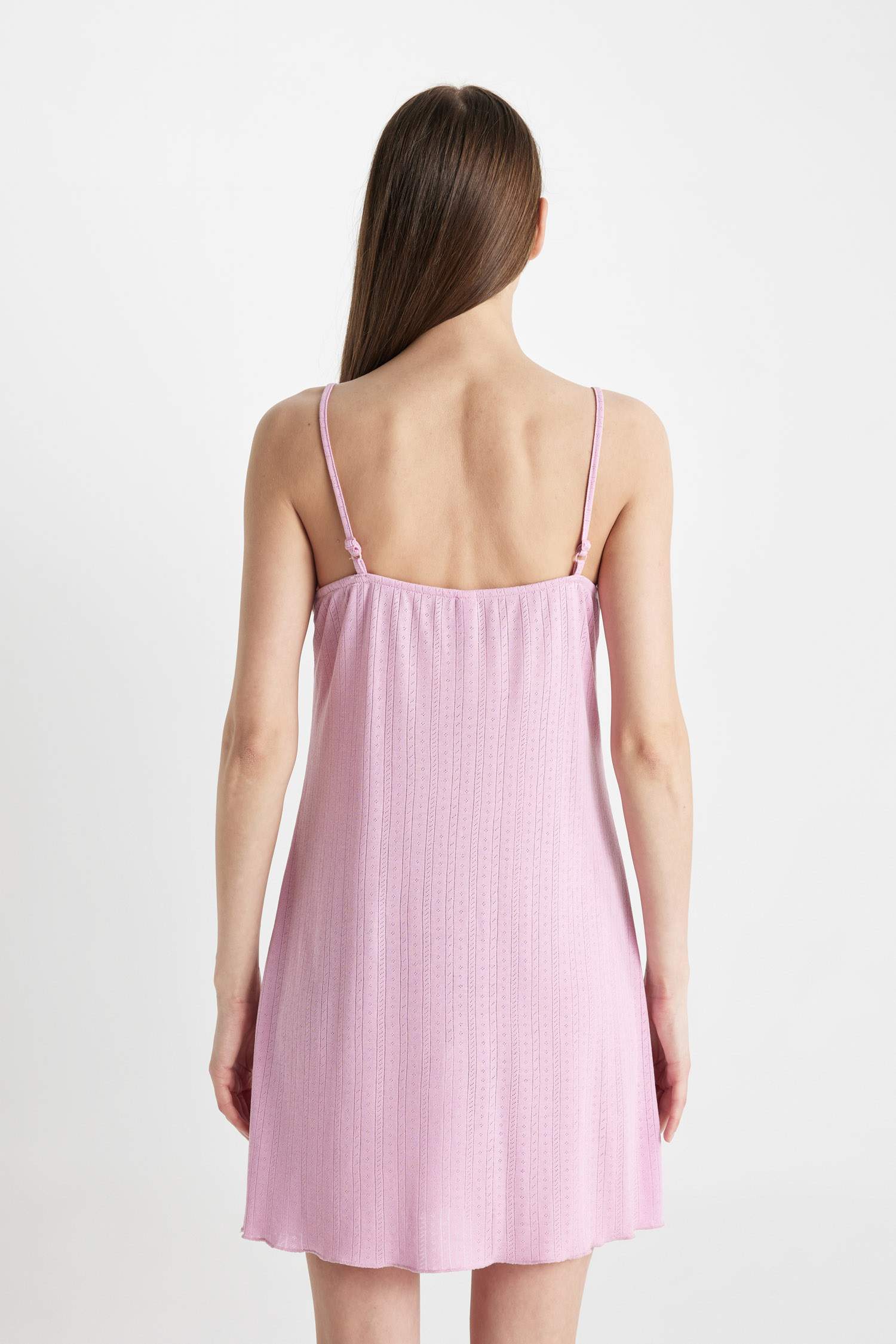 قميص نوم بحمالات قصة عادية برقبة V