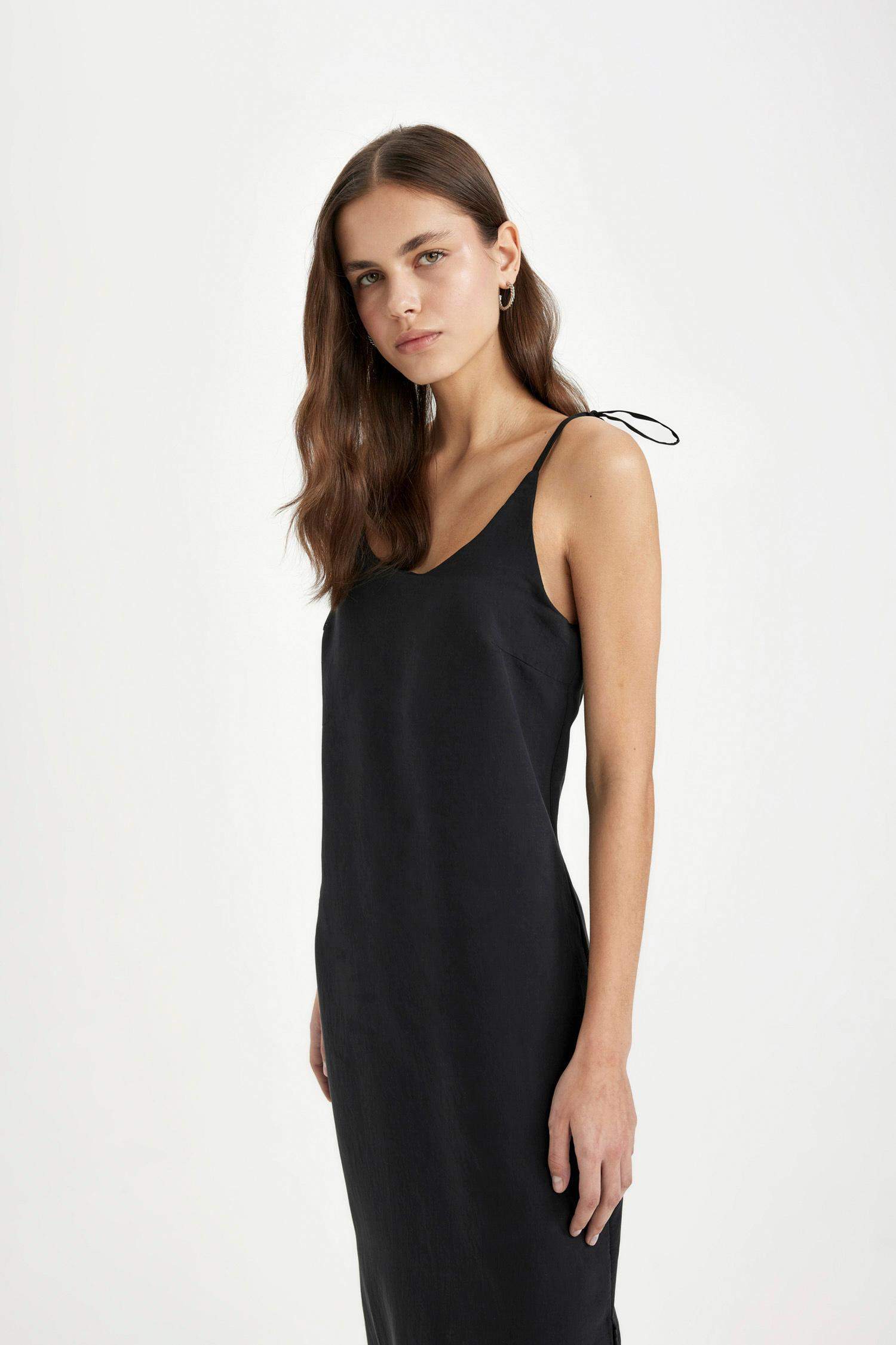 فستان ميدي اسود نص كم قصة مستقيمة بدون كم