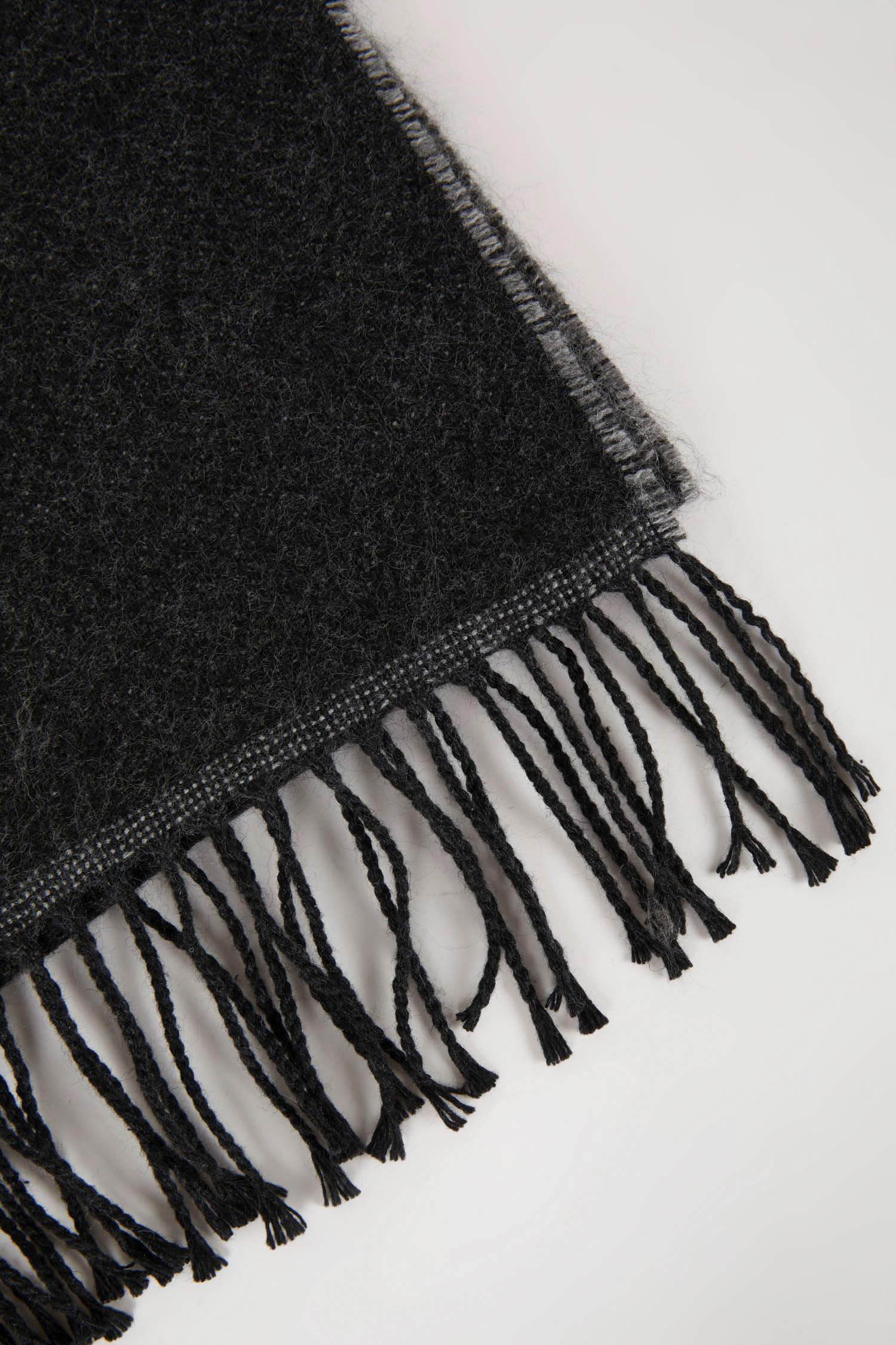 سكارف رجالي منسوج