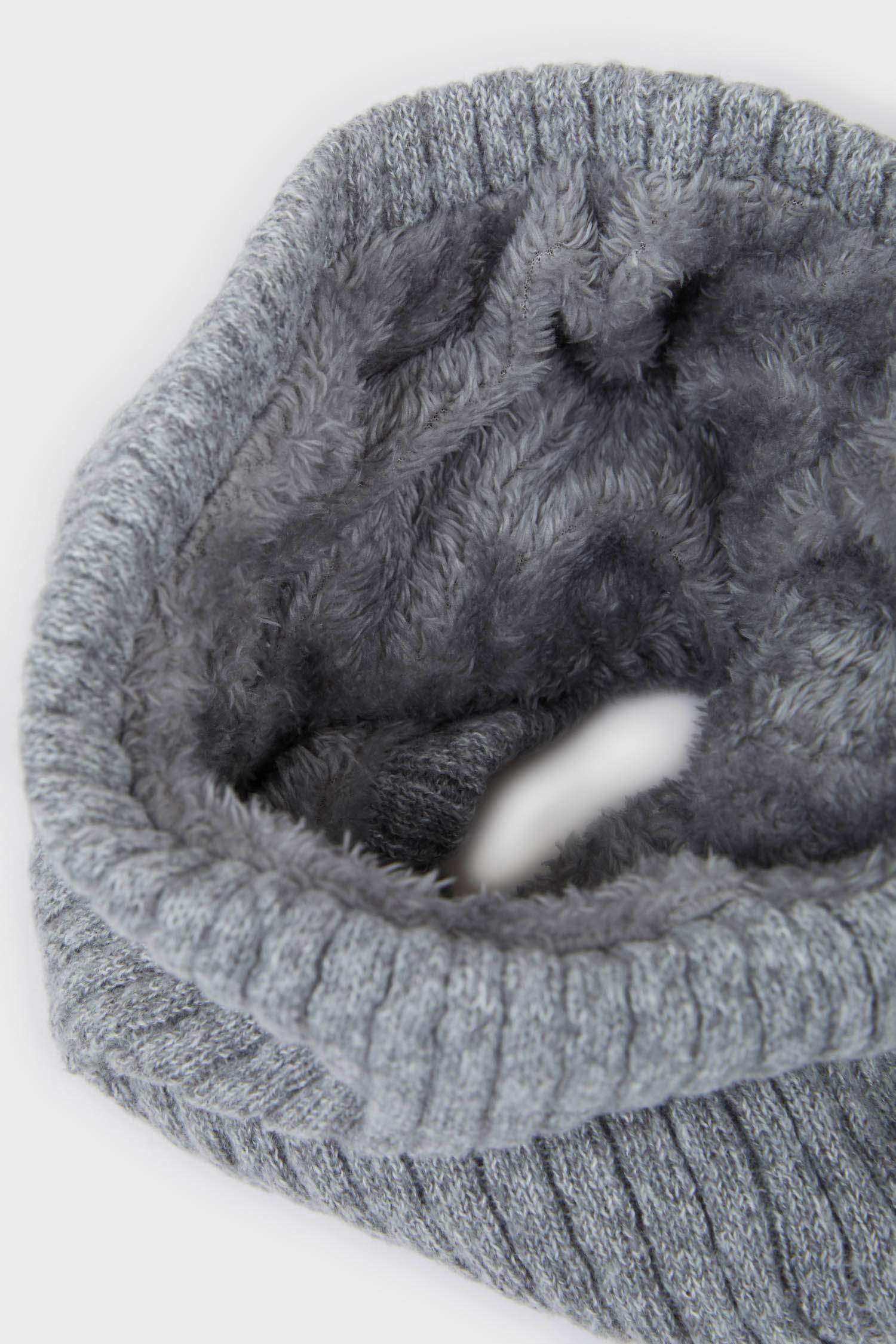 Man Lined Neck Scarf