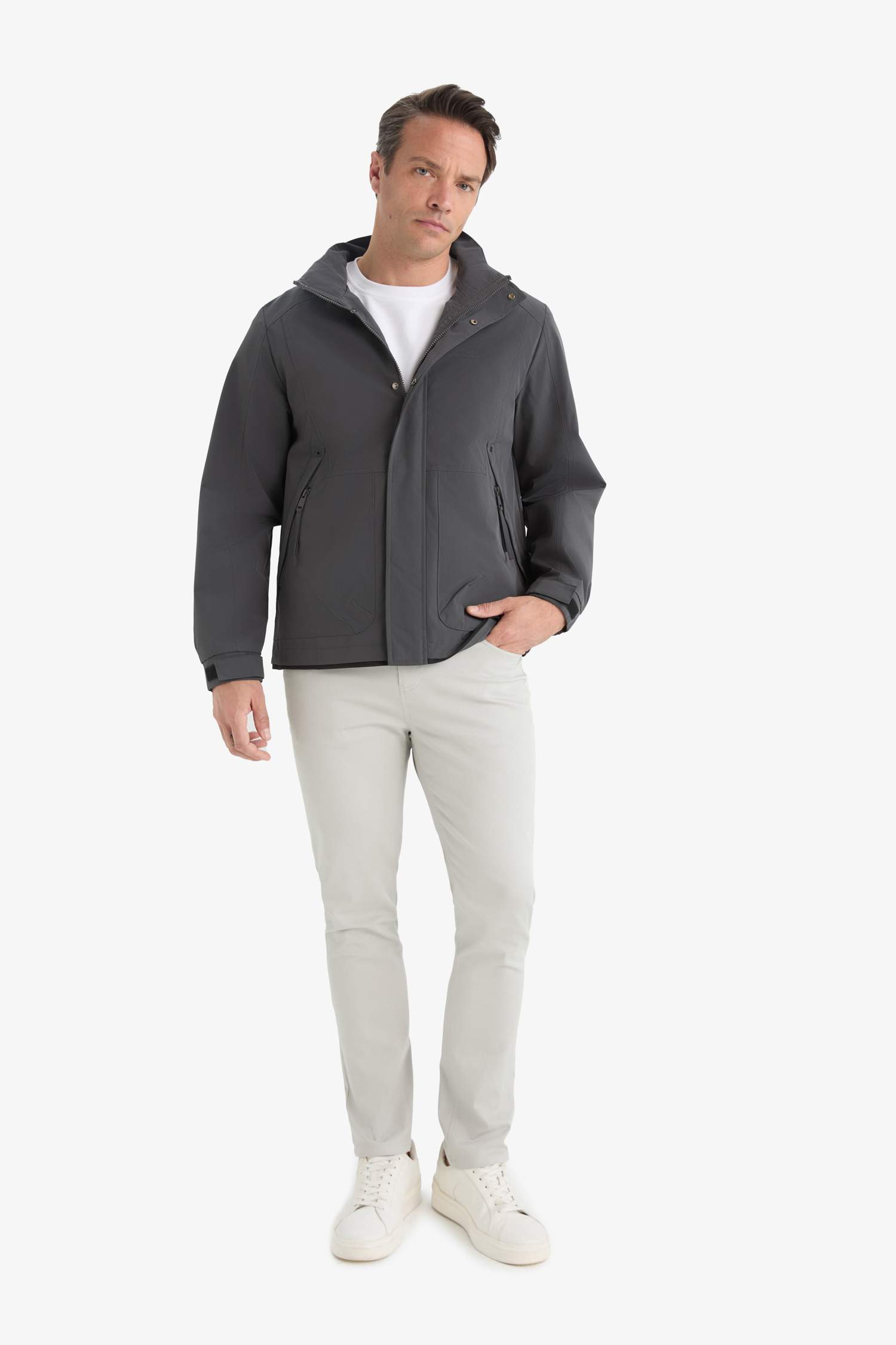 Su İtici Regular Fit Kapüşonlu Fermuarlı İç Cepli Baskılı Çıtçıt Kapamalı Mevsimlik Baharlık Mont